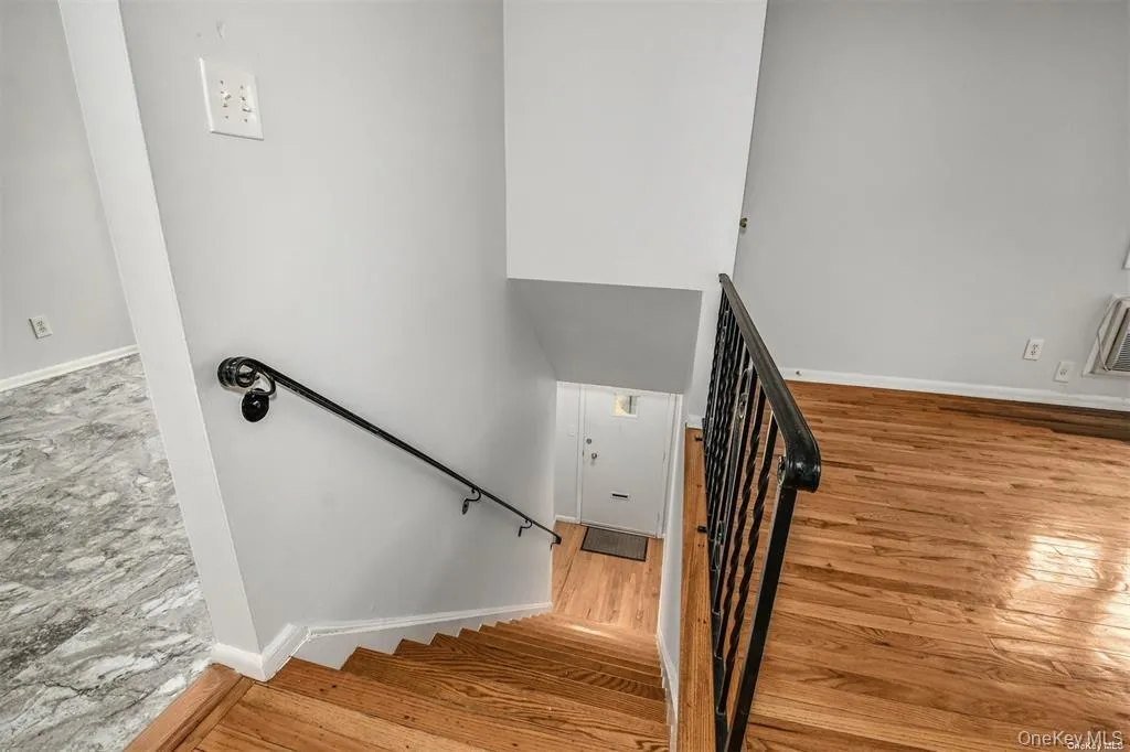Inside Private entry to 2nd floor Apt. Inside Private entry to 2nd floor Apt.