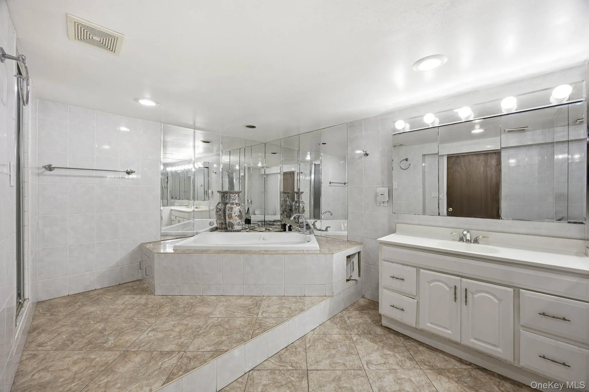 1 Bridle Path Drive, North Hempstead, NY, 7 Bedrooms Bedrooms, 12 Rooms Rooms,6 BathroomsBathrooms,Residential Lease,For Rent,Bridle Path,0,1011961 1 Bridle Path Drive, North Hempstead, NY, 7 Bedrooms Bedrooms, 12 Rooms Rooms,6 BathroomsBathrooms,Residential Lease,For Rent,Bridle Path,0,1011961