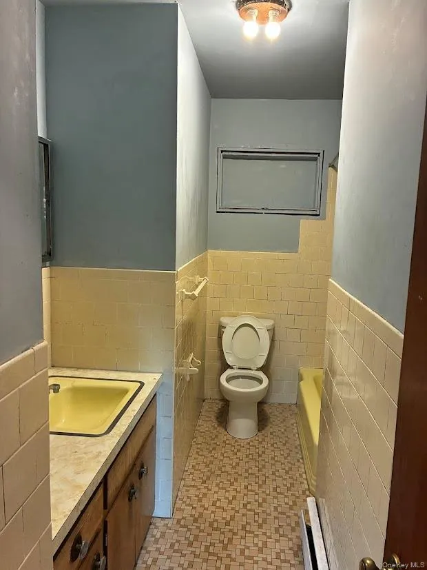 bathroom bathroom