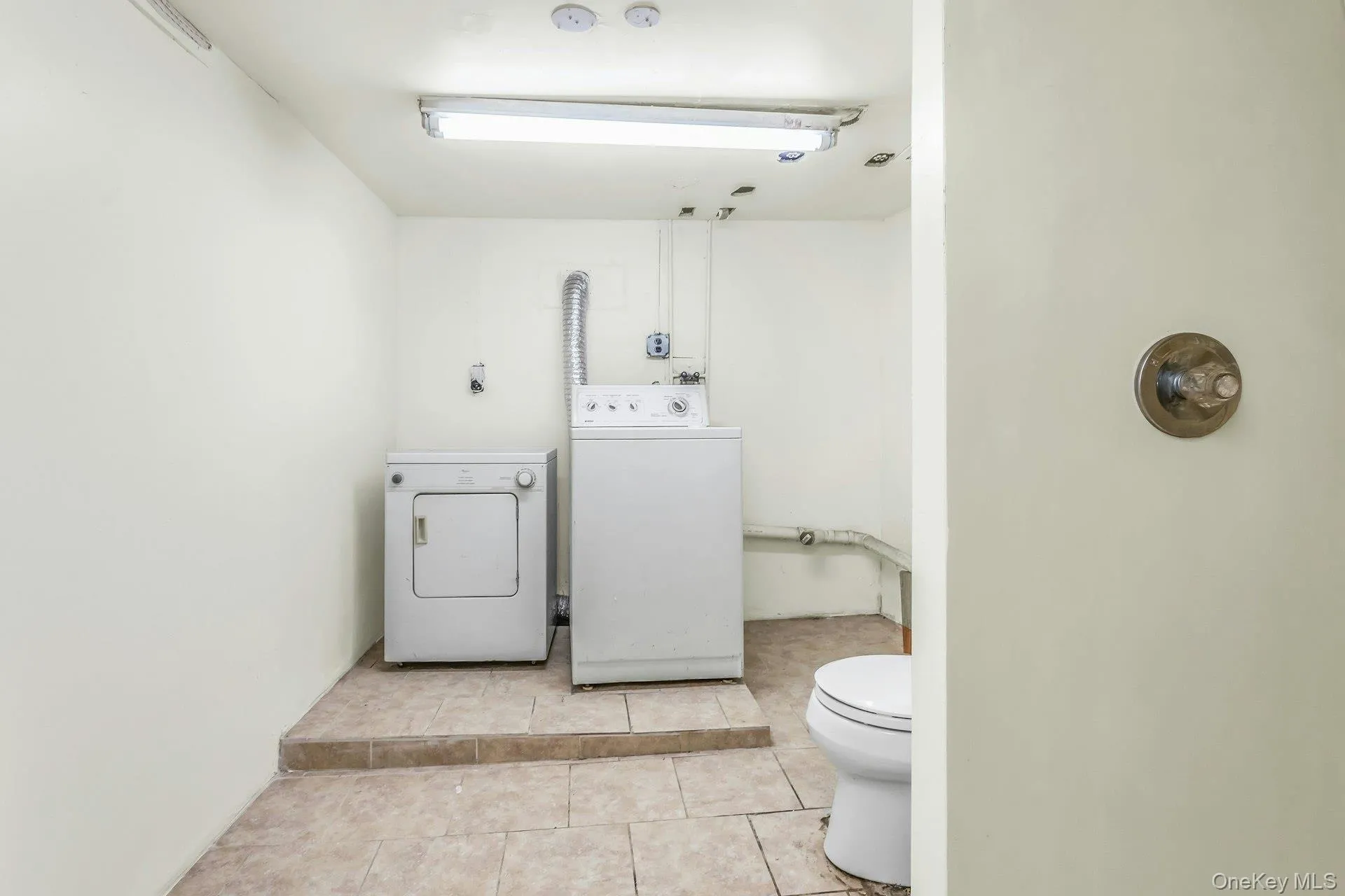 78 Mc Kee Street, North Hempstead, NY, 2 Bedrooms Bedrooms, 5 Rooms Rooms,2 BathroomsBathrooms,Residential,For Rent,Mc Kee,0,1011970 78 Mc Kee Street, North Hempstead, NY, 2 Bedrooms Bedrooms, 5 Rooms Rooms,2 BathroomsBathrooms,Residential,For Rent,Mc Kee,0,1011970