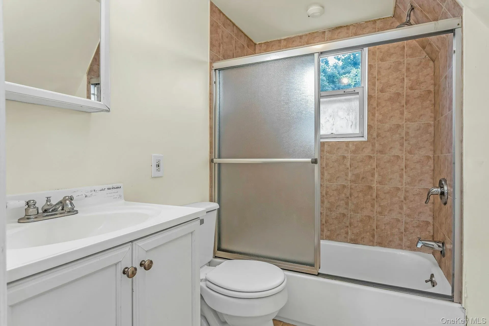 78 Mc Kee Street, North Hempstead, NY, 2 Bedrooms Bedrooms, 5 Rooms Rooms,2 BathroomsBathrooms,Residential,For Rent,Mc Kee,0,1011970 78 Mc Kee Street, North Hempstead, NY, 2 Bedrooms Bedrooms, 5 Rooms Rooms,2 BathroomsBathrooms,Residential,For Rent,Mc Kee,0,1011970
