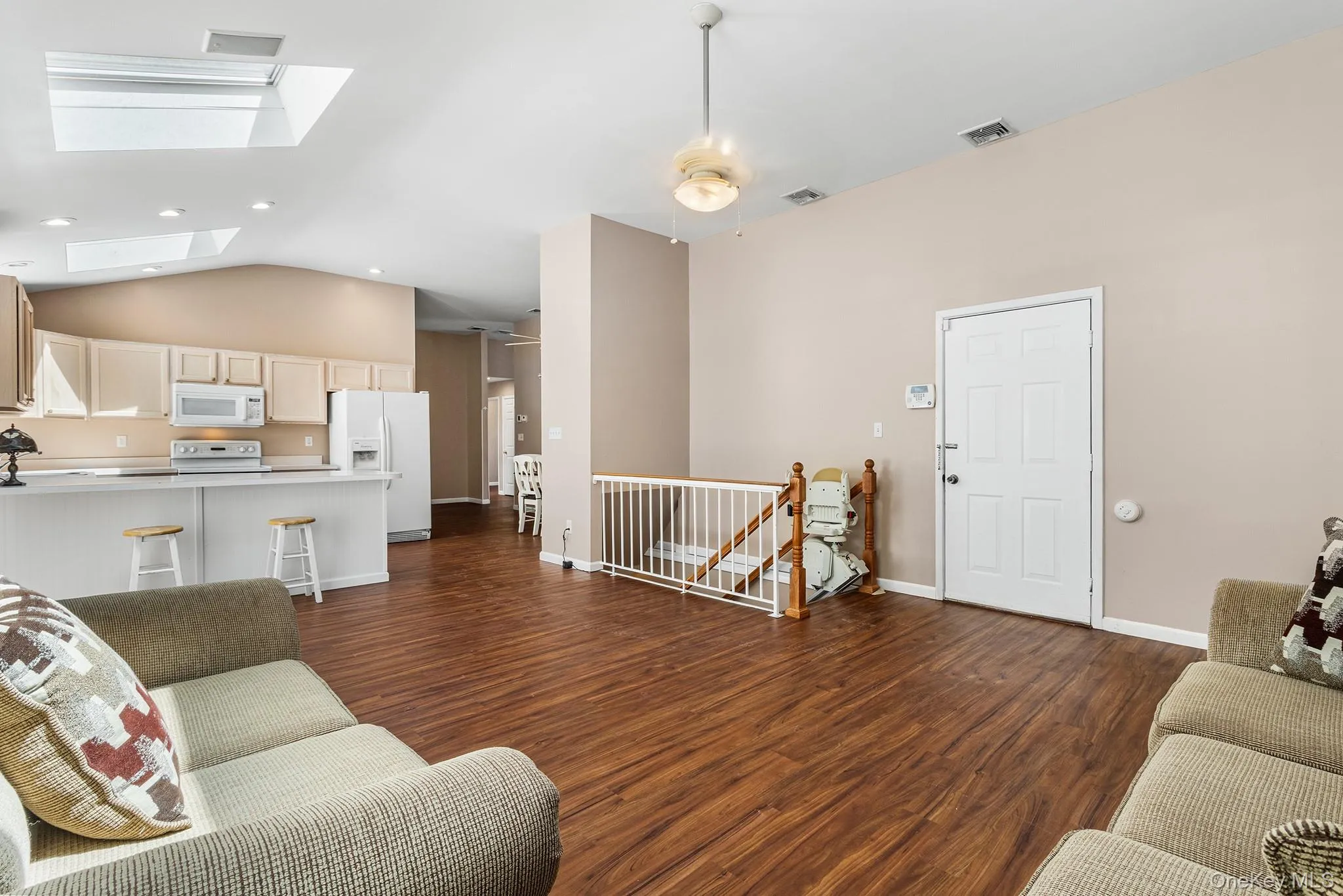 166 Richmond Avenue, Brookhaven, NY, 3 Bedrooms Bedrooms, 7 Rooms Rooms,2 BathroomsBathrooms,Residential,For Rent,Richmond,0,1011975 166 Richmond Avenue, Brookhaven, NY, 3 Bedrooms Bedrooms, 7 Rooms Rooms,2 BathroomsBathrooms,Residential,For Rent,Richmond,0,1011975