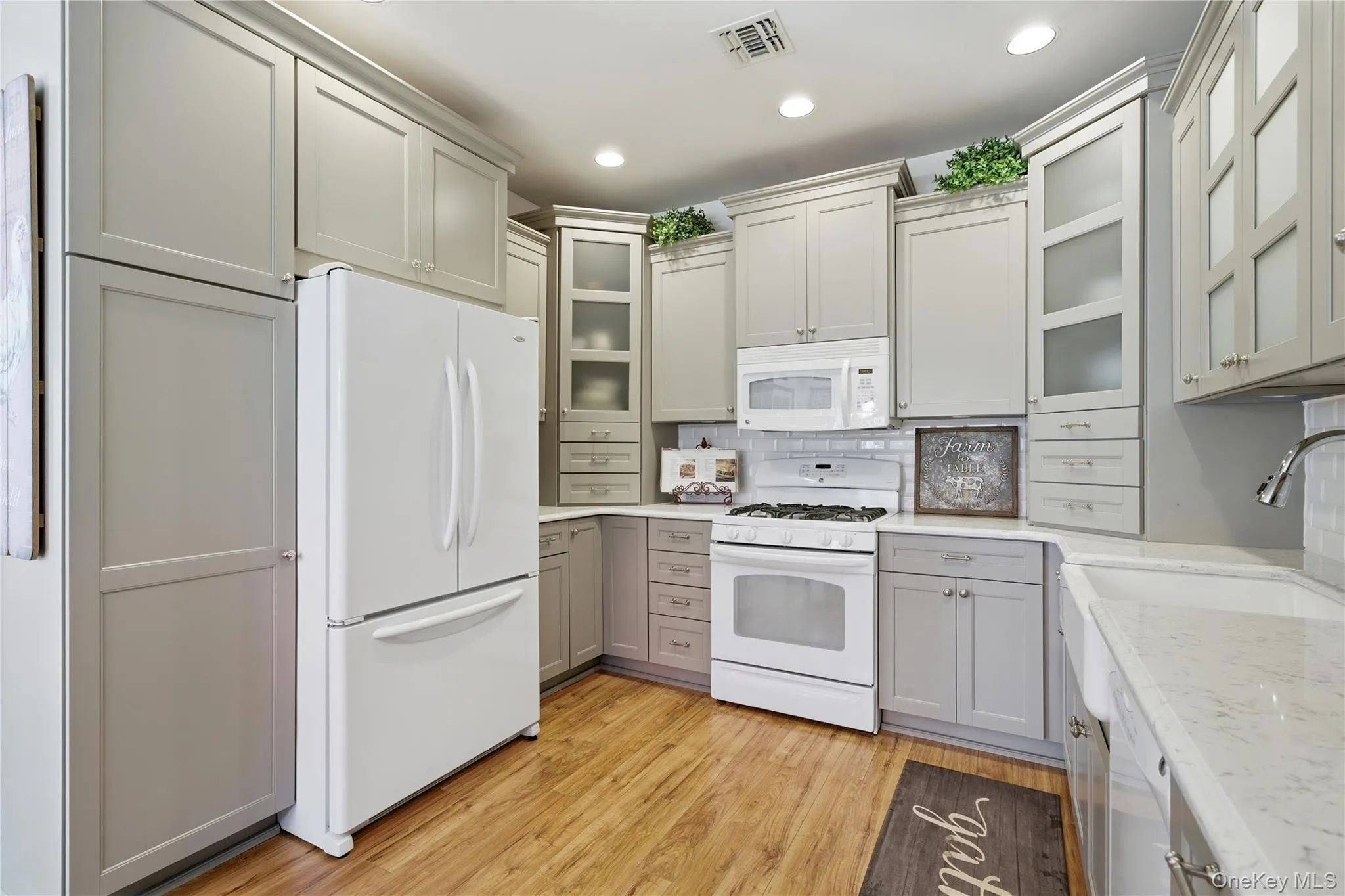 132 Willow Wood Drive, Islip, NY, 2 Bedrooms Bedrooms, 6 Rooms Rooms,2 BathroomsBathrooms,Residential,For Rent,Willow Wood,0,1011977 132 Willow Wood Drive, Islip, NY, 2 Bedrooms Bedrooms, 6 Rooms Rooms,2 BathroomsBathrooms,Residential,For Rent,Willow Wood,0,1011977