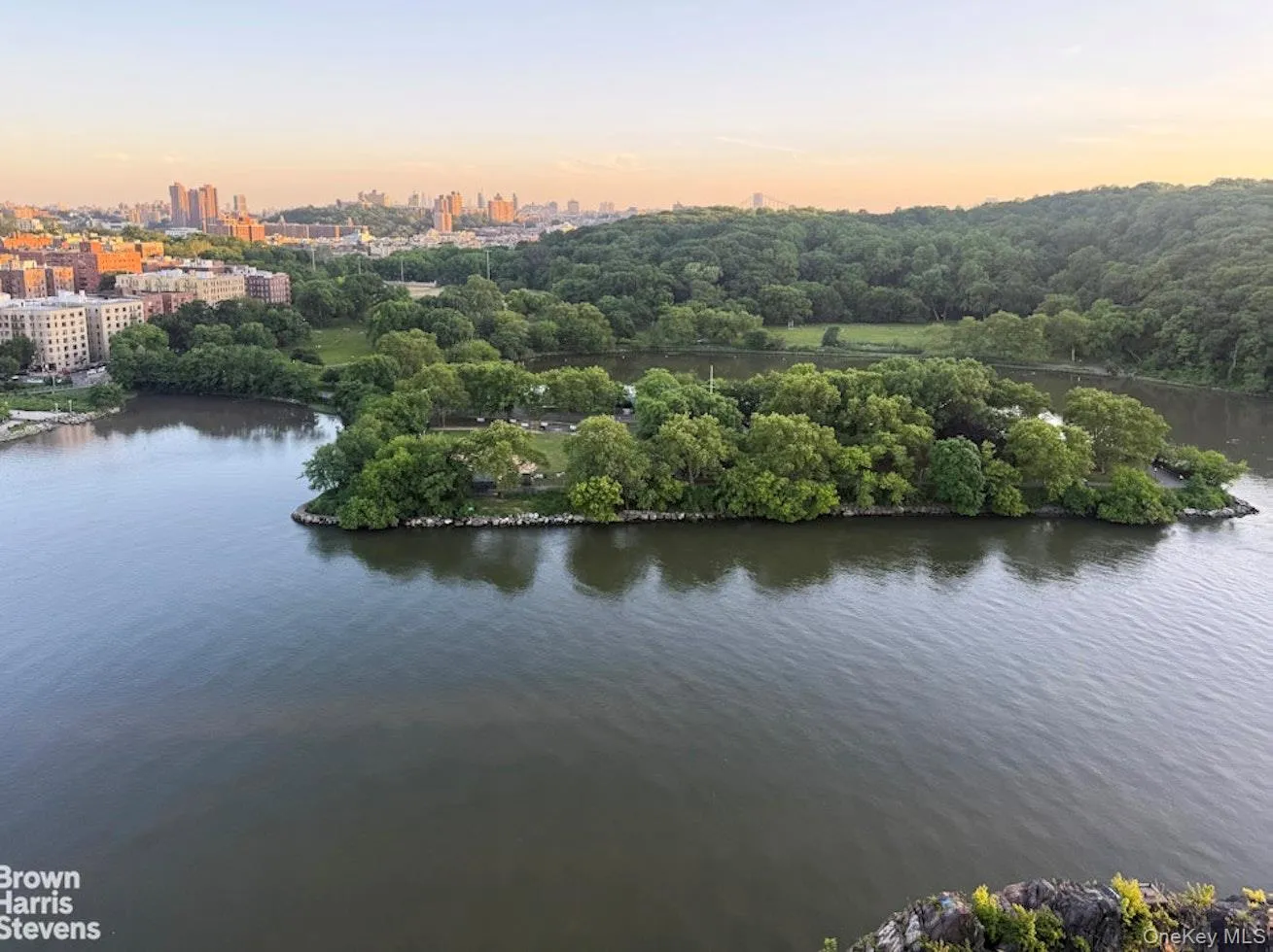 2400 Johnson Avenue, New York, NY, 2 Bedrooms Bedrooms, 4 Rooms Rooms,2 BathroomsBathrooms,Residential,For Rent,Johnson,0,1011979 2400 Johnson Avenue, New York, NY, 2 Bedrooms Bedrooms, 4 Rooms Rooms,2 BathroomsBathrooms,Residential,For Rent,Johnson,0,1011979