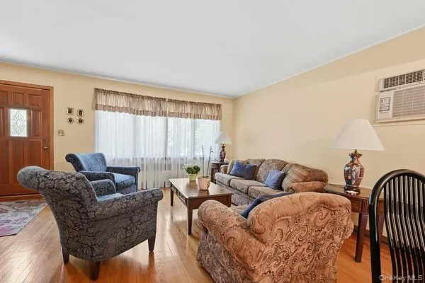 152 Nassau Drive, North Hempstead, NY, 3 Bedrooms Bedrooms, 6 Rooms Rooms,1 BathroomBathrooms,Residential,For Rent,Nassau,0,1011987 152 Nassau Drive, North Hempstead, NY, 3 Bedrooms Bedrooms, 6 Rooms Rooms,1 BathroomBathrooms,Residential,For Rent,Nassau,0,1011987