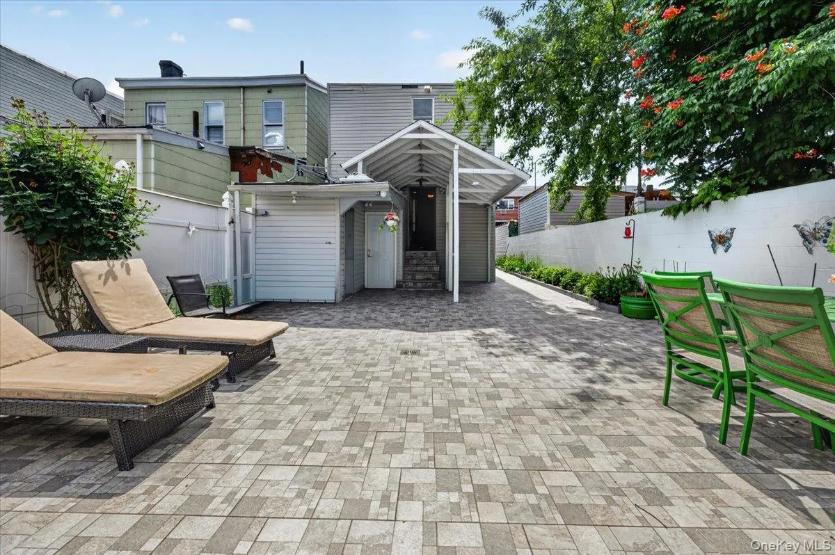 9513 85th Street, New York, NY, 4 Bedrooms Bedrooms, 8 Rooms Rooms,3 BathroomsBathrooms,Residential,For Rent,85th,0,KEY1011992 9513 85th Street, New York, NY, 4 Bedrooms Bedrooms, 8 Rooms Rooms,3 BathroomsBathrooms,Residential,For Rent,85th,0,KEY1011992