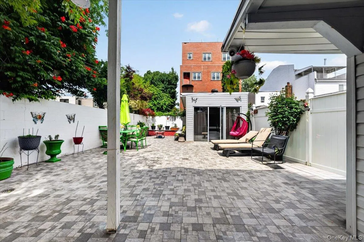 9513 85th Street, New York, NY, 4 Bedrooms Bedrooms, 8 Rooms Rooms,3 BathroomsBathrooms,Residential,For Rent,85th,0,KEY1011992 9513 85th Street, New York, NY, 4 Bedrooms Bedrooms, 8 Rooms Rooms,3 BathroomsBathrooms,Residential,For Rent,85th,0,KEY1011992