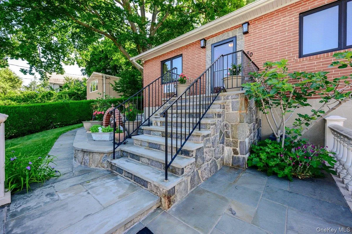 84 Ridgewood Avenue, Yonkers, NY, 3 Bedrooms Bedrooms, 6 Rooms Rooms,1 BathroomBathrooms,Residential,For Rent,Ridgewood,0,1011995 84 Ridgewood Avenue, Yonkers, NY, 3 Bedrooms Bedrooms, 6 Rooms Rooms,1 BathroomBathrooms,Residential,For Rent,Ridgewood,0,1011995