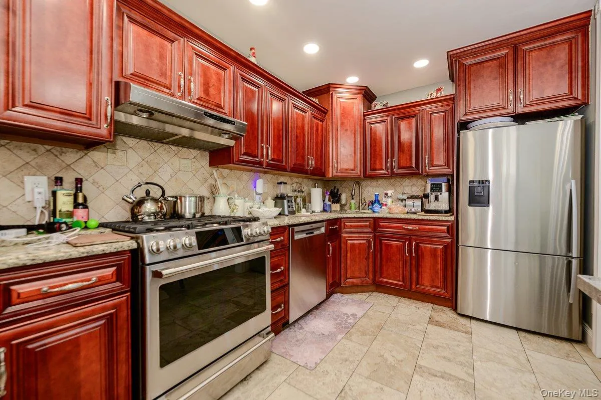 84 Ridgewood Avenue, Yonkers, NY, 3 Bedrooms Bedrooms, 6 Rooms Rooms,1 BathroomBathrooms,Residential,For Rent,Ridgewood,0,1011995 84 Ridgewood Avenue, Yonkers, NY, 3 Bedrooms Bedrooms, 6 Rooms Rooms,1 BathroomBathrooms,Residential,For Rent,Ridgewood,0,1011995