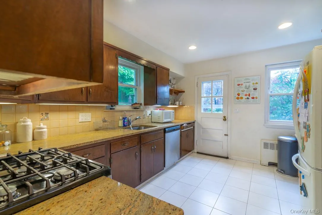 20 Dorchester Drive, Greenburgh, NY, 3 Bedrooms Bedrooms, 7 Rooms Rooms,2 BathroomsBathrooms,Residential Lease,For Rent,Dorchester,0,1011999 20 Dorchester Drive, Greenburgh, NY, 3 Bedrooms Bedrooms, 7 Rooms Rooms,2 BathroomsBathrooms,Residential Lease,For Rent,Dorchester,0,1011999