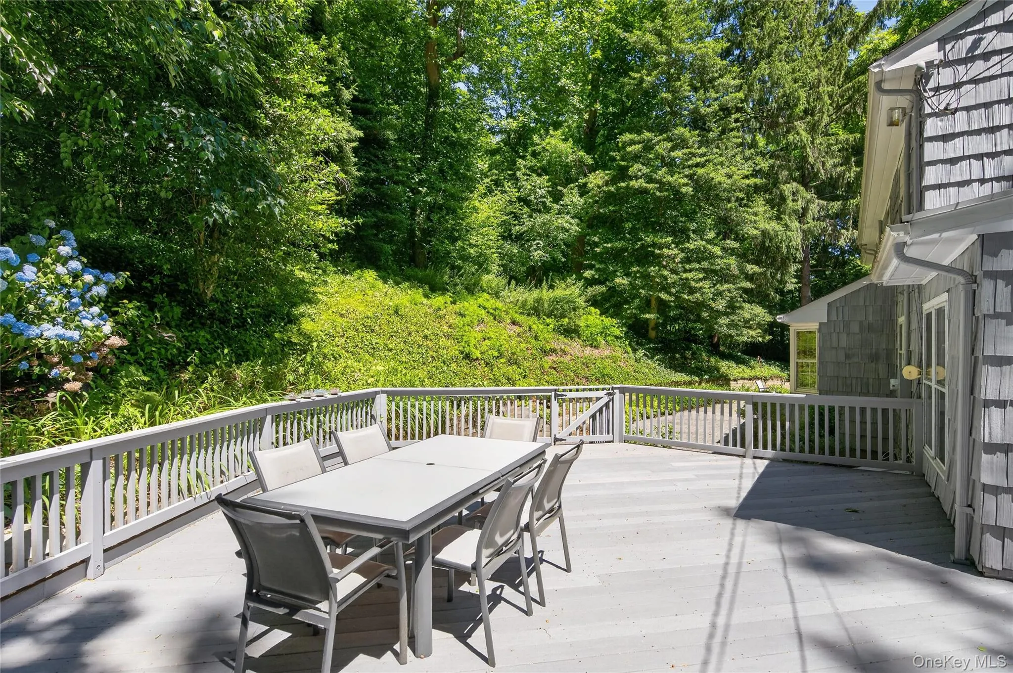 Large Deck adjoining the Kitchen Large Deck adjoining the Kitchen
