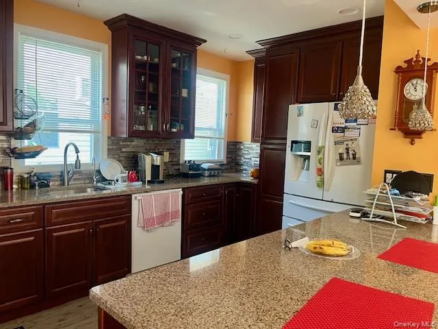 8424 109th Street, New York, NY, 5 Bedrooms Bedrooms, 8 Rooms Rooms,3 BathroomsBathrooms,Residential,For Rent,109th,0,1012018 8424 109th Street, New York, NY, 5 Bedrooms Bedrooms, 8 Rooms Rooms,3 BathroomsBathrooms,Residential,For Rent,109th,0,1012018