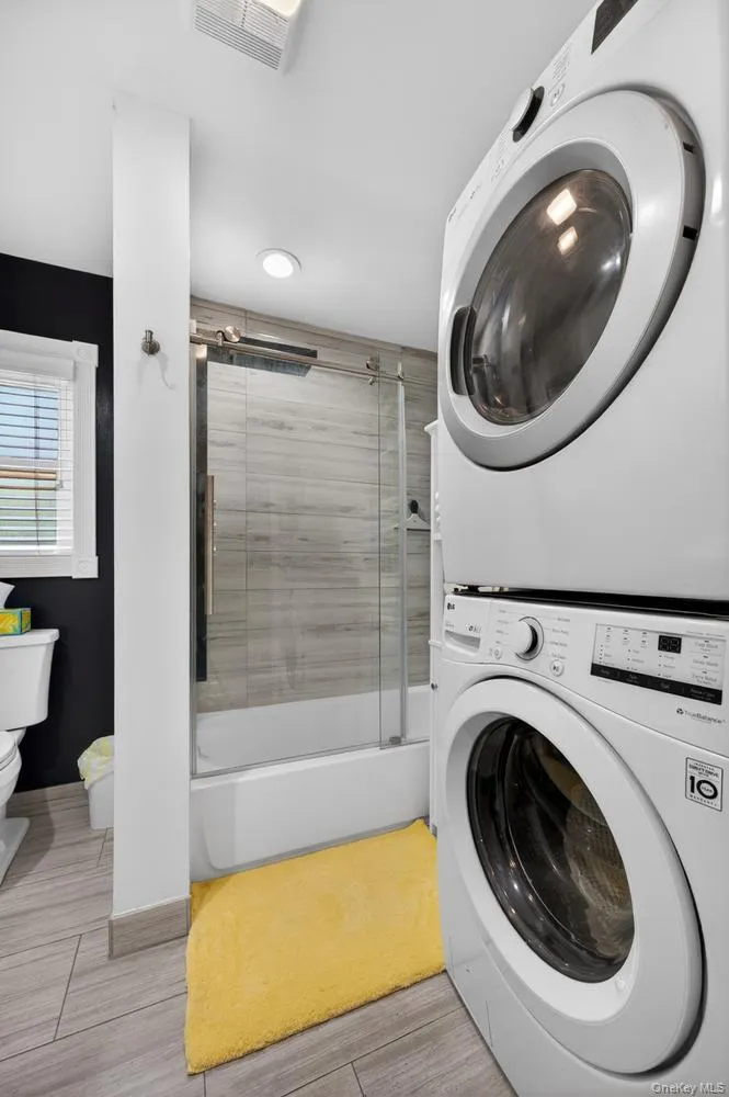 105 Hamilton Avenue, Babylon, NY, 2 Bedrooms Bedrooms, 5 Rooms Rooms,1 BathroomBathrooms,Residential,For Rent,Hamilton,0,1012025 105 Hamilton Avenue, Babylon, NY, 2 Bedrooms Bedrooms, 5 Rooms Rooms,1 BathroomBathrooms,Residential,For Rent,Hamilton,0,1012025