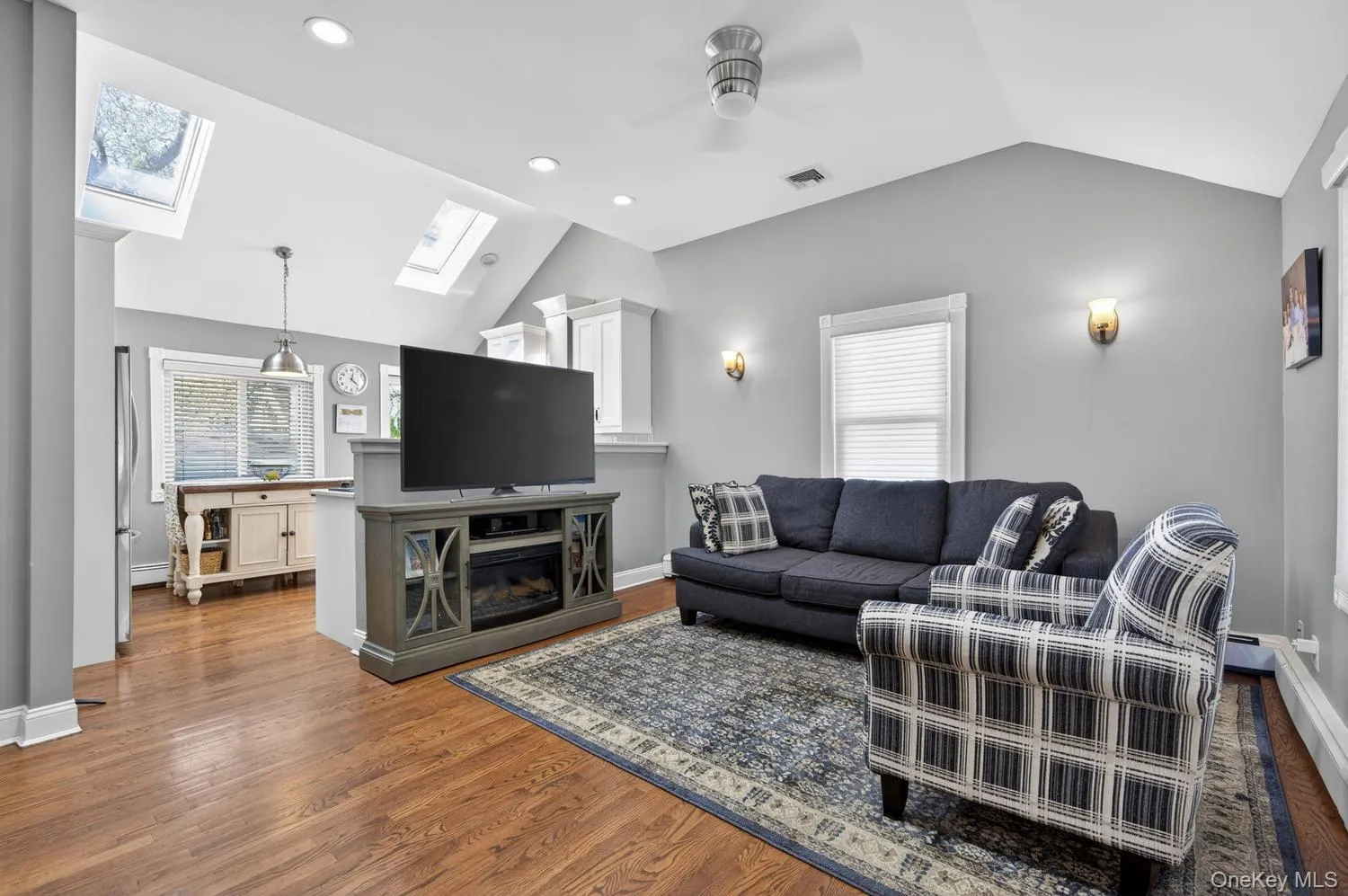 105 Hamilton Avenue, Babylon, NY, 2 Bedrooms Bedrooms, 5 Rooms Rooms,1 BathroomBathrooms,Residential,For Rent,Hamilton,0,1012025 105 Hamilton Avenue, Babylon, NY, 2 Bedrooms Bedrooms, 5 Rooms Rooms,1 BathroomBathrooms,Residential,For Rent,Hamilton,0,1012025