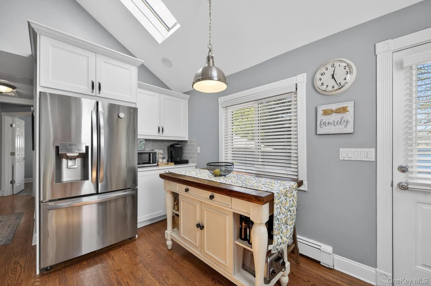 105 Hamilton Avenue, Babylon, NY, 2 Bedrooms Bedrooms, 5 Rooms Rooms,1 BathroomBathrooms,Residential,For Rent,Hamilton,0,1012025 105 Hamilton Avenue, Babylon, NY, 2 Bedrooms Bedrooms, 5 Rooms Rooms,1 BathroomBathrooms,Residential,For Rent,Hamilton,0,1012025