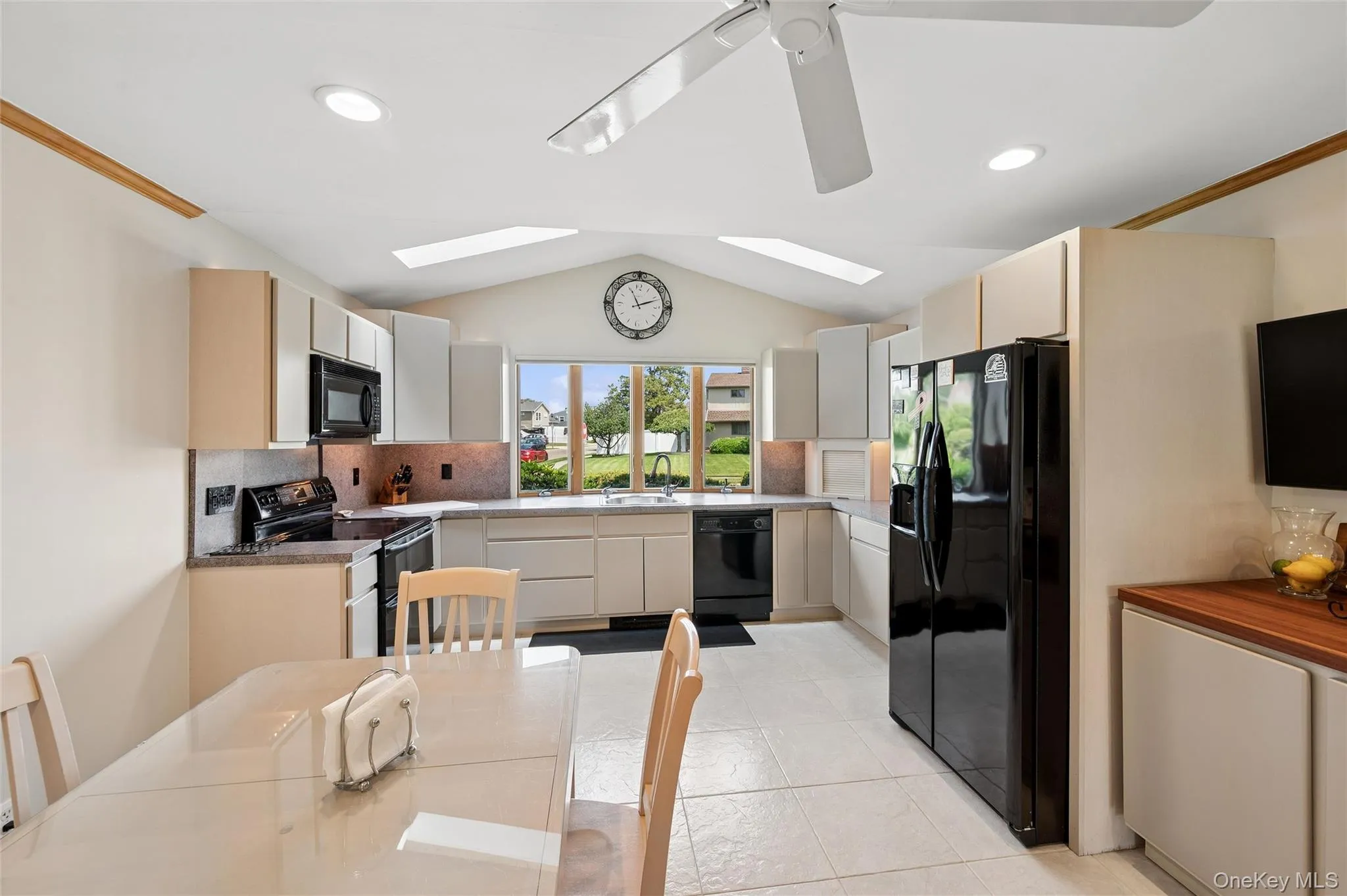 32 Carriage Lane, Hempstead, NY, 4 Bedrooms Bedrooms, 8 Rooms Rooms,3 BathroomsBathrooms,Residential,For Rent,Carriage,0,1012035 32 Carriage Lane, Hempstead, NY, 4 Bedrooms Bedrooms, 8 Rooms Rooms,3 BathroomsBathrooms,Residential,For Rent,Carriage,0,1012035