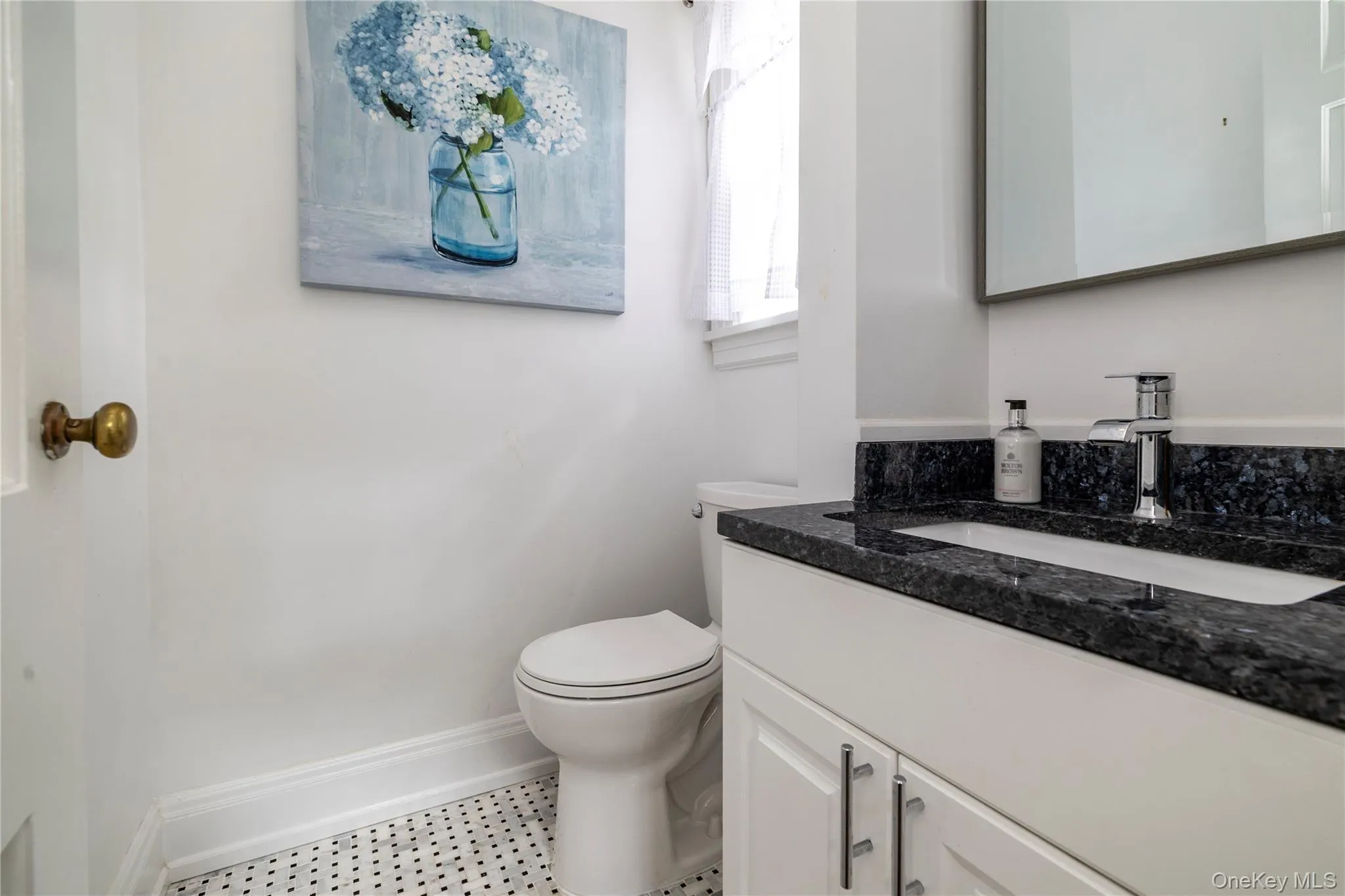 1/2 Bath First Floor 1/2 Bath First Floor