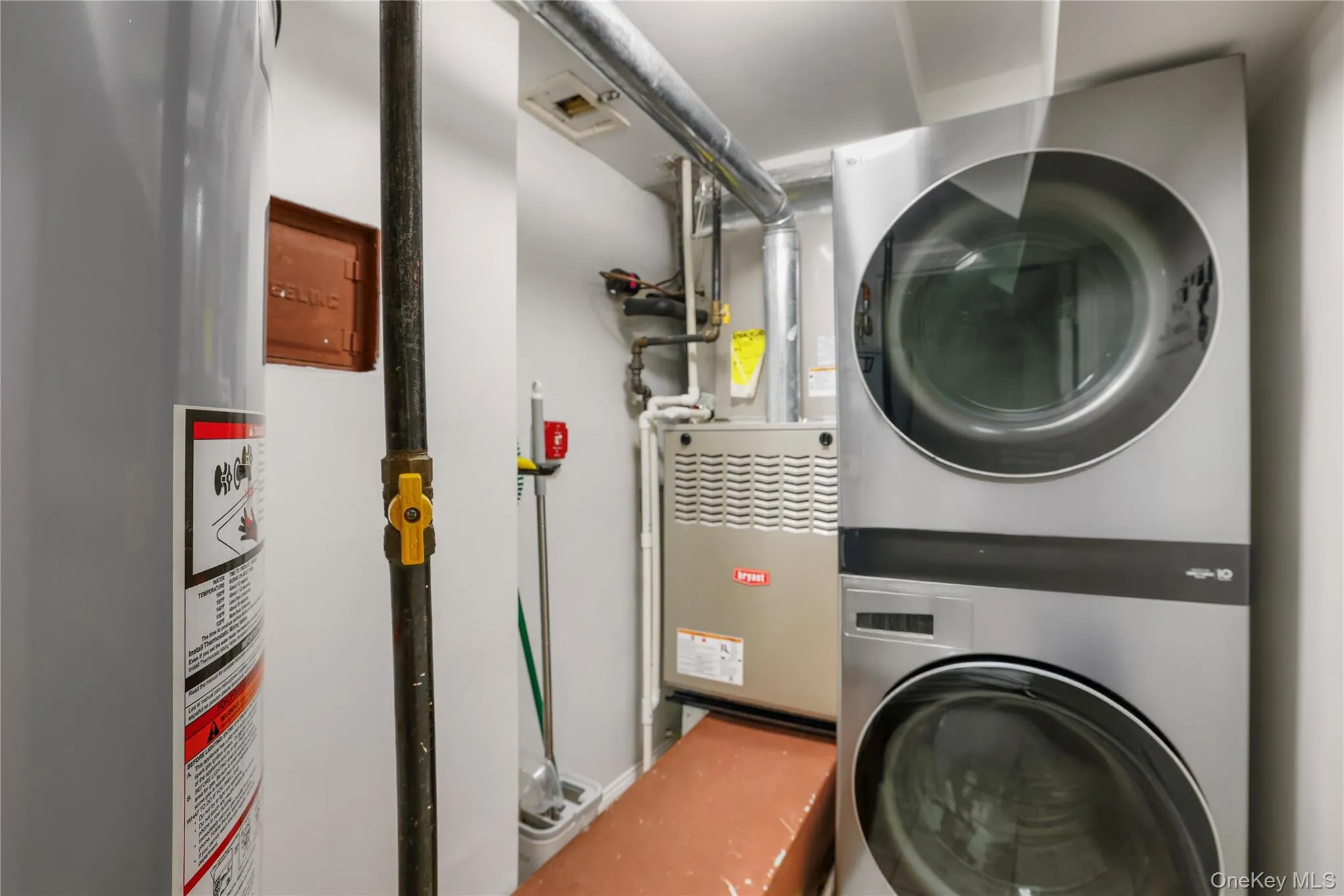 71-37 70 Street, New York, NY, 3 Bedrooms Bedrooms, 7 Rooms Rooms,1 BathroomBathrooms,Residential,For Rent,70,0,1012037 71-37 70 Street, New York, NY, 3 Bedrooms Bedrooms, 7 Rooms Rooms,1 BathroomBathrooms,Residential,For Rent,70,0,1012037