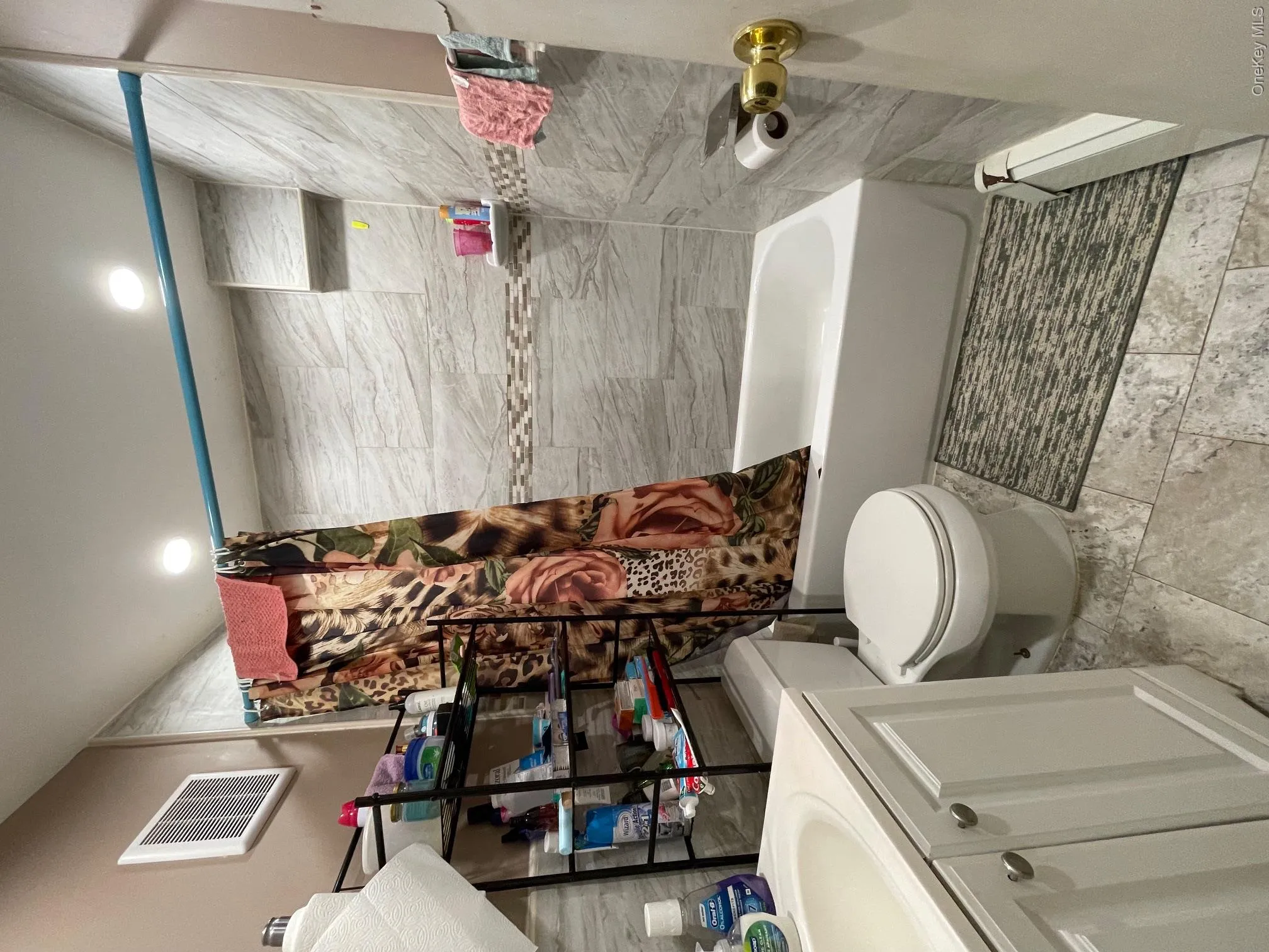 240-04 68th Avenue, New York, NY, 6 Bedrooms Bedrooms, 12 Rooms Rooms,4 BathroomsBathrooms,Residential,For Rent,68th,0,1012038 240-04 68th Avenue, New York, NY, 6 Bedrooms Bedrooms, 12 Rooms Rooms,4 BathroomsBathrooms,Residential,For Rent,68th,0,1012038