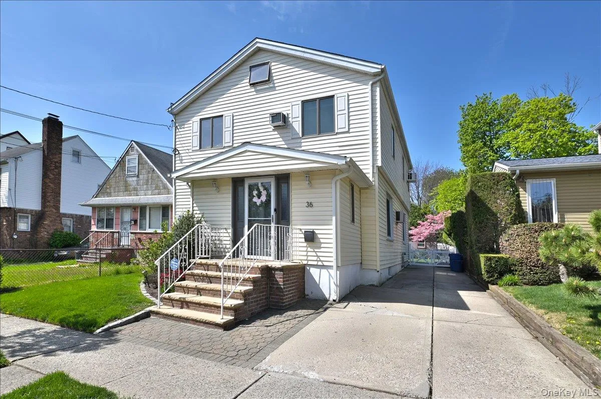 36 Barwick Street, Hempstead, NY, 4 Bedrooms Bedrooms, 10 Rooms Rooms,3 BathroomsBathrooms,Residential,For Rent,Barwick,0,1012042 36 Barwick Street, Hempstead, NY, 4 Bedrooms Bedrooms, 10 Rooms Rooms,3 BathroomsBathrooms,Residential,For Rent,Barwick,0,1012042