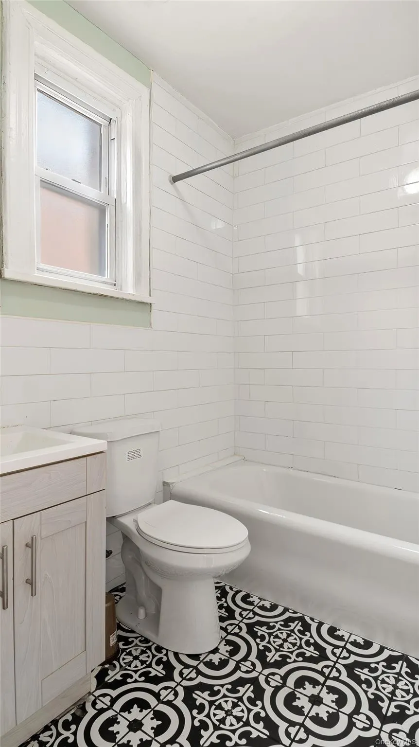 1129 221st, New York, NY, 2 Bedrooms Bedrooms, 6 Rooms Rooms,1 BathroomBathrooms,Residential Lease,For Rent,221st,0,1012045 1129 221st, New York, NY, 2 Bedrooms Bedrooms, 6 Rooms Rooms,1 BathroomBathrooms,Residential Lease,For Rent,221st,0,1012045