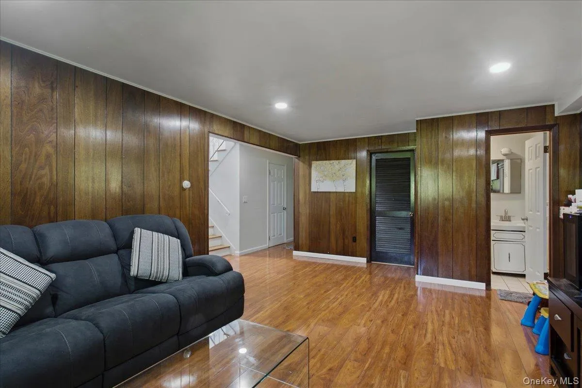 4 Medford Place, Clarkstown, NY, 4 Bedrooms Bedrooms, 8 Rooms Rooms,2 BathroomsBathrooms,Residential,For Rent,Medford,0,1012046 4 Medford Place, Clarkstown, NY, 4 Bedrooms Bedrooms, 8 Rooms Rooms,2 BathroomsBathrooms,Residential,For Rent,Medford,0,1012046