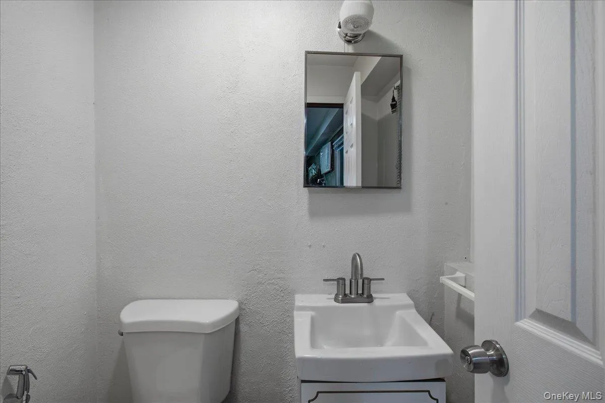 4 Medford Place, Clarkstown, NY, 4 Bedrooms Bedrooms, 8 Rooms Rooms,2 BathroomsBathrooms,Residential,For Rent,Medford,0,1012046 4 Medford Place, Clarkstown, NY, 4 Bedrooms Bedrooms, 8 Rooms Rooms,2 BathroomsBathrooms,Residential,For Rent,Medford,0,1012046