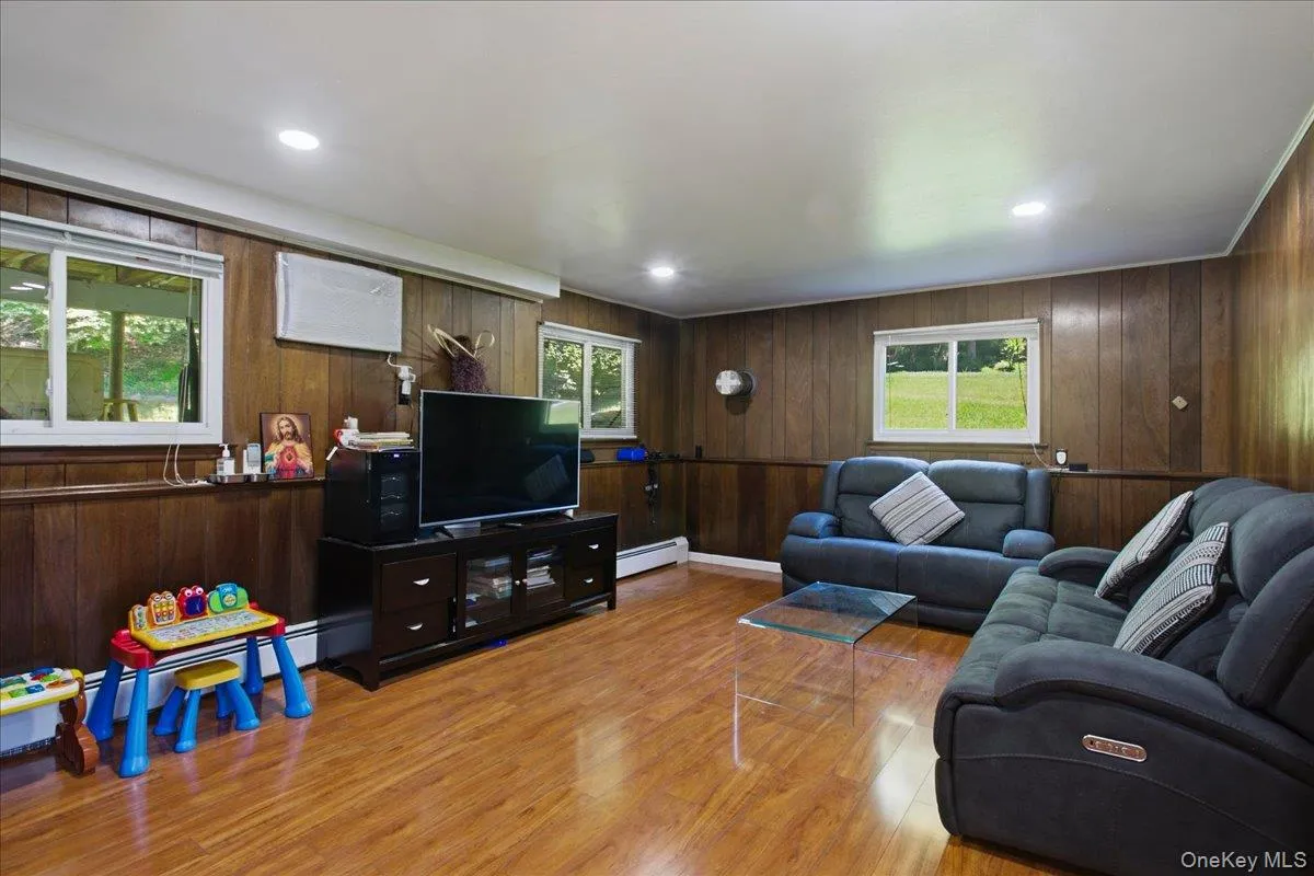 4 Medford Place, Clarkstown, NY, 4 Bedrooms Bedrooms, 8 Rooms Rooms,2 BathroomsBathrooms,Residential,For Rent,Medford,0,1012046 4 Medford Place, Clarkstown, NY, 4 Bedrooms Bedrooms, 8 Rooms Rooms,2 BathroomsBathrooms,Residential,For Rent,Medford,0,1012046