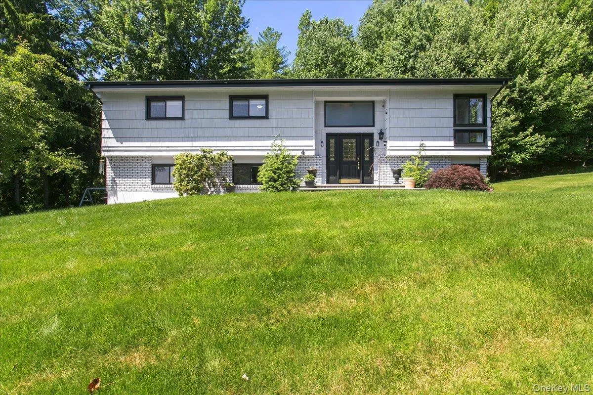 4 Medford Place, Clarkstown, NY, 4 Bedrooms Bedrooms, 8 Rooms Rooms,2 BathroomsBathrooms,Residential,For Rent,Medford,0,1012046 4 Medford Place, Clarkstown, NY, 4 Bedrooms Bedrooms, 8 Rooms Rooms,2 BathroomsBathrooms,Residential,For Rent,Medford,0,1012046