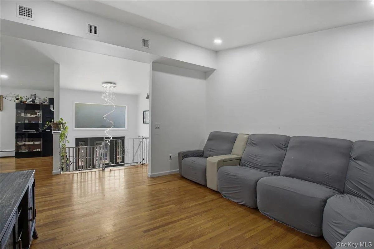 4 Medford Place, Clarkstown, NY, 4 Bedrooms Bedrooms, 8 Rooms Rooms,2 BathroomsBathrooms,Residential,For Rent,Medford,0,1012046 4 Medford Place, Clarkstown, NY, 4 Bedrooms Bedrooms, 8 Rooms Rooms,2 BathroomsBathrooms,Residential,For Rent,Medford,0,1012046