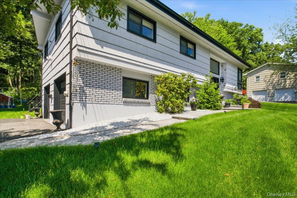 4 Medford Place, Clarkstown, NY, 4 Bedrooms Bedrooms, 8 Rooms Rooms,2 BathroomsBathrooms,Residential,For Rent,Medford,0,1012046 4 Medford Place, Clarkstown, NY, 4 Bedrooms Bedrooms, 8 Rooms Rooms,2 BathroomsBathrooms,Residential,For Rent,Medford,0,1012046