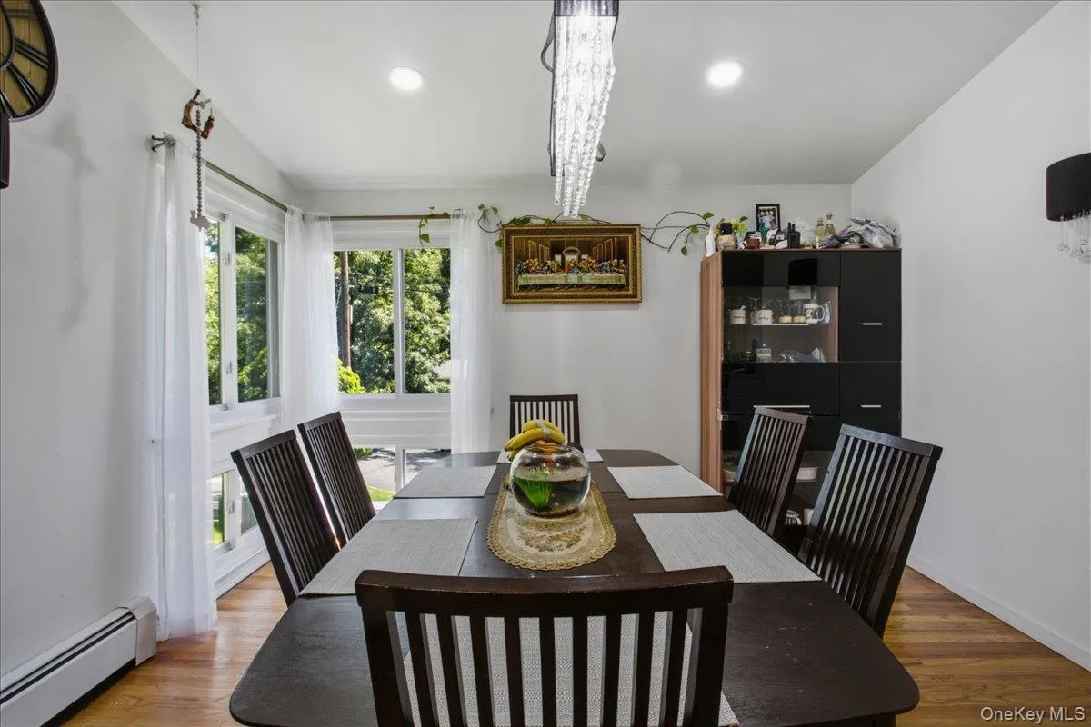 4 Medford Place, Clarkstown, NY, 4 Bedrooms Bedrooms, 8 Rooms Rooms,2 BathroomsBathrooms,Residential,For Rent,Medford,0,1012046 4 Medford Place, Clarkstown, NY, 4 Bedrooms Bedrooms, 8 Rooms Rooms,2 BathroomsBathrooms,Residential,For Rent,Medford,0,1012046