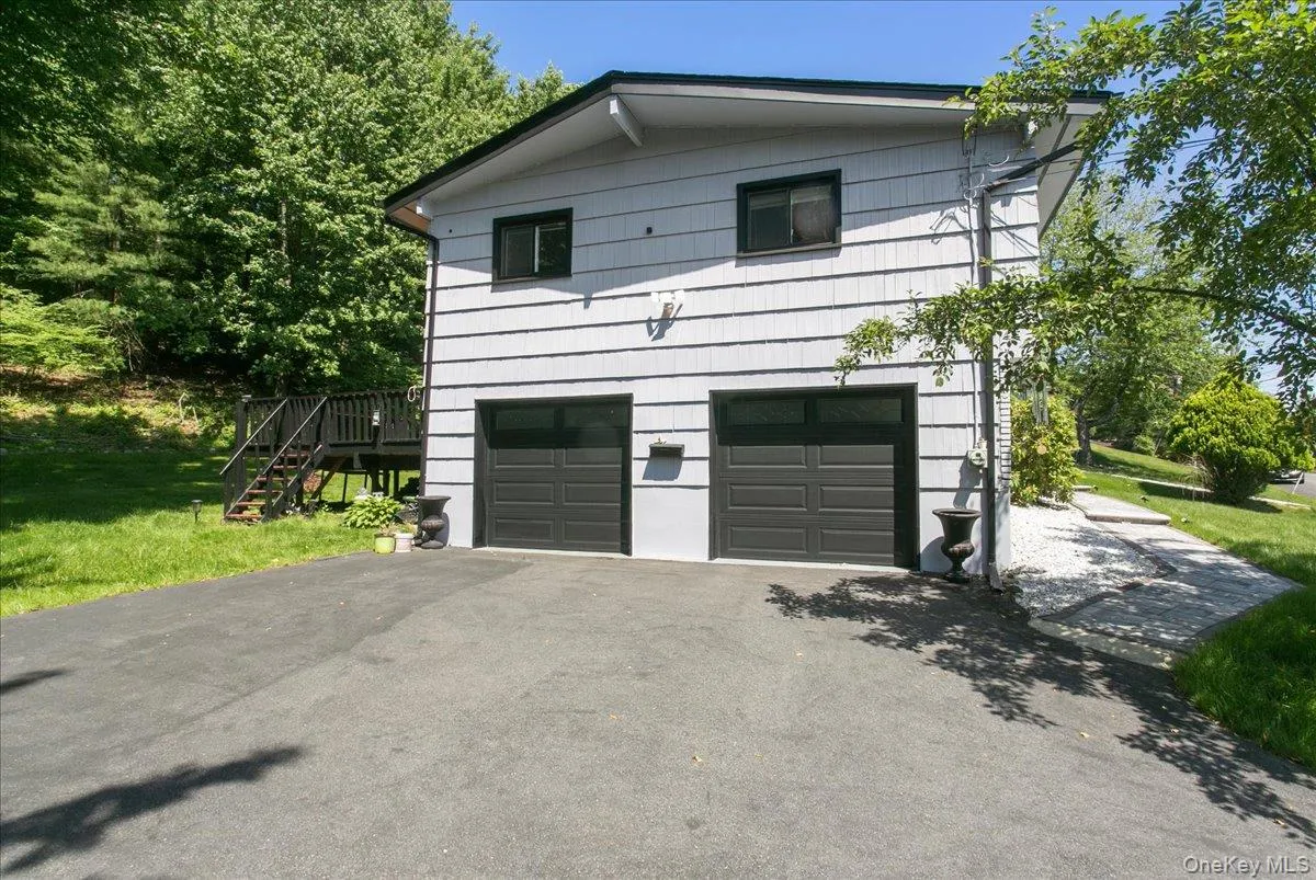 4 Medford Place, Clarkstown, NY, 4 Bedrooms Bedrooms, 8 Rooms Rooms,2 BathroomsBathrooms,Residential,For Rent,Medford,0,1012046 4 Medford Place, Clarkstown, NY, 4 Bedrooms Bedrooms, 8 Rooms Rooms,2 BathroomsBathrooms,Residential,For Rent,Medford,0,1012046