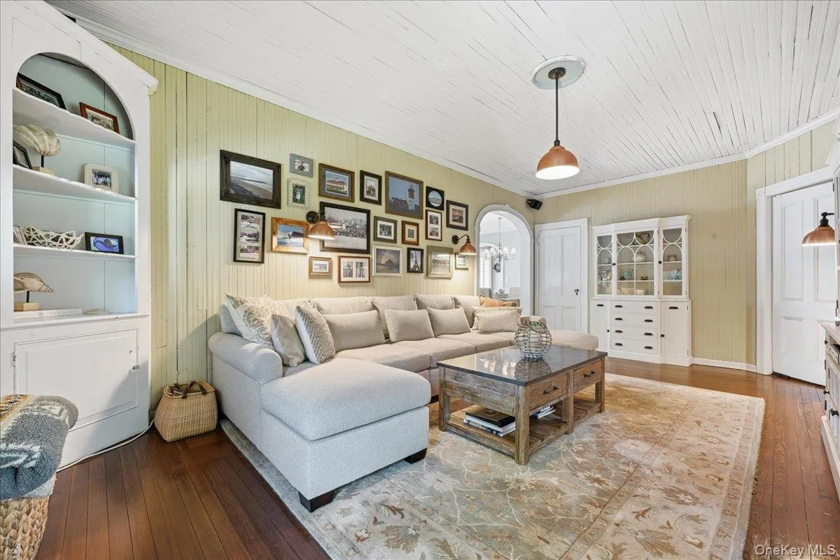 39 Little East Neck Road, Babylon, NY, 5 Bedrooms Bedrooms, 11 Rooms Rooms,2 BathroomsBathrooms,Residential,For Rent,Little East Neck,0,1012049 39 Little East Neck Road, Babylon, NY, 5 Bedrooms Bedrooms, 11 Rooms Rooms,2 BathroomsBathrooms,Residential,For Rent,Little East Neck,0,1012049