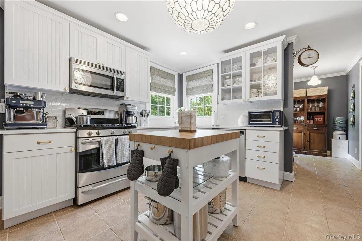 39 Little East Neck Road, Babylon, NY, 5 Bedrooms Bedrooms, 11 Rooms Rooms,2 BathroomsBathrooms,Residential,For Rent,Little East Neck,0,1012049 39 Little East Neck Road, Babylon, NY, 5 Bedrooms Bedrooms, 11 Rooms Rooms,2 BathroomsBathrooms,Residential,For Rent,Little East Neck,0,1012049
