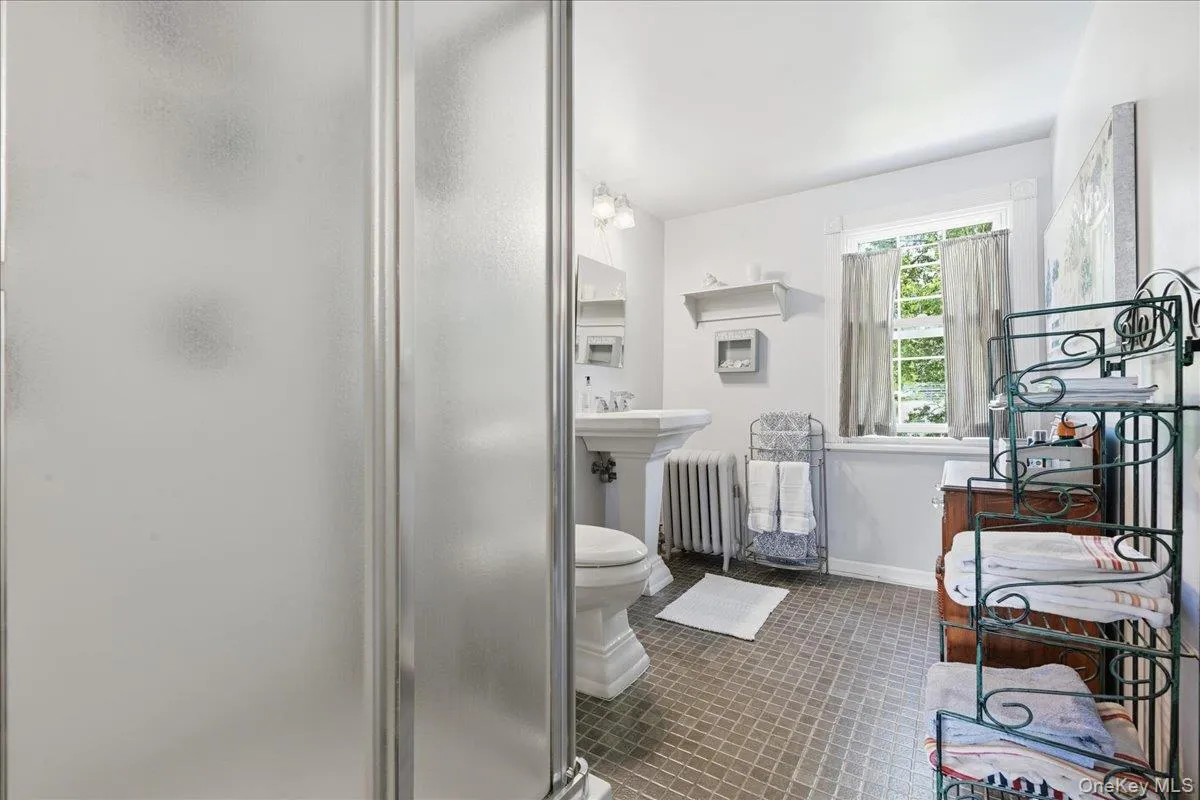 39 Little East Neck Road, Babylon, NY, 5 Bedrooms Bedrooms, 11 Rooms Rooms,2 BathroomsBathrooms,Residential,For Rent,Little East Neck,0,1012049 39 Little East Neck Road, Babylon, NY, 5 Bedrooms Bedrooms, 11 Rooms Rooms,2 BathroomsBathrooms,Residential,For Rent,Little East Neck,0,1012049