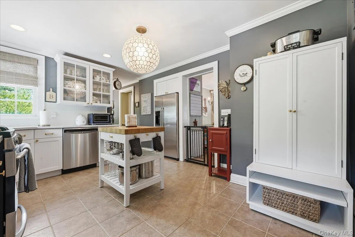39 Little East Neck Road, Babylon, NY, 5 Bedrooms Bedrooms, 11 Rooms Rooms,2 BathroomsBathrooms,Residential,For Rent,Little East Neck,0,1012049 39 Little East Neck Road, Babylon, NY, 5 Bedrooms Bedrooms, 11 Rooms Rooms,2 BathroomsBathrooms,Residential,For Rent,Little East Neck,0,1012049