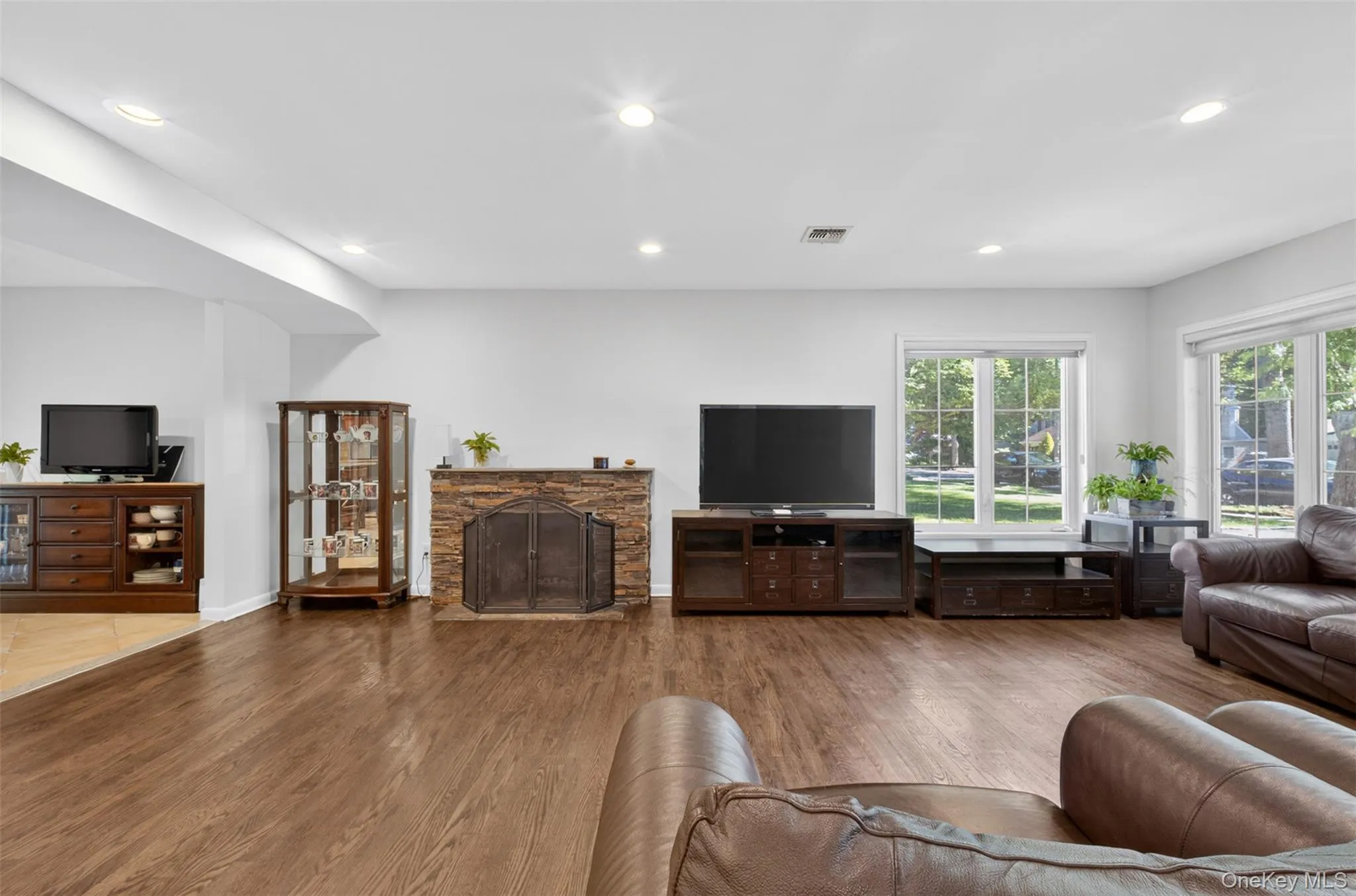 60 Plymouth Road, North Hempstead, NY, 5 Bedrooms Bedrooms, 14 Rooms Rooms,4 BathroomsBathrooms,Residential,For Rent,Plymouth,0,1012053 60 Plymouth Road, North Hempstead, NY, 5 Bedrooms Bedrooms, 14 Rooms Rooms,4 BathroomsBathrooms,Residential,For Rent,Plymouth,0,1012053
