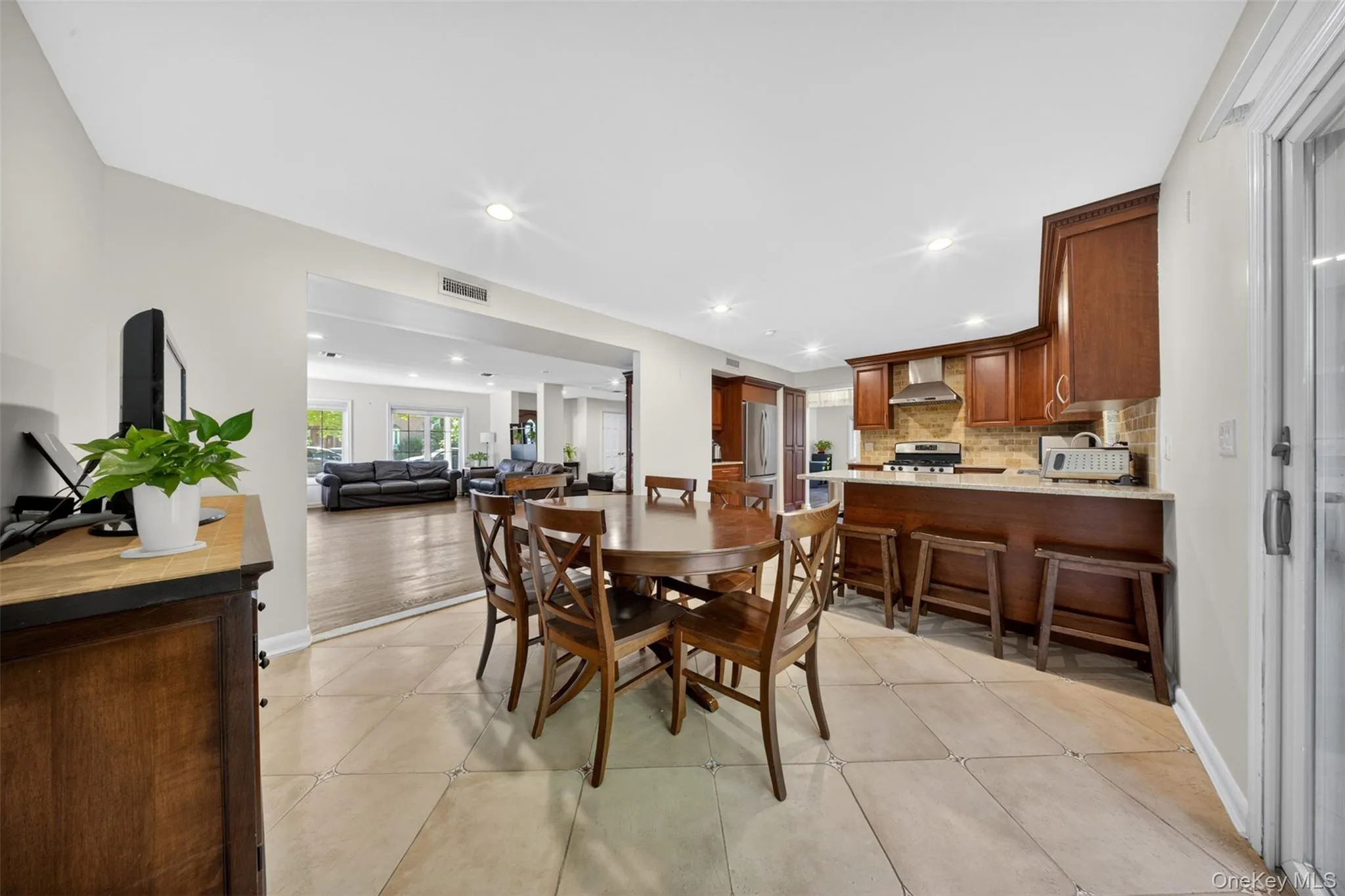 60 Plymouth Road, North Hempstead, NY, 5 Bedrooms Bedrooms, 14 Rooms Rooms,4 BathroomsBathrooms,Residential,For Rent,Plymouth,0,1012053 60 Plymouth Road, North Hempstead, NY, 5 Bedrooms Bedrooms, 14 Rooms Rooms,4 BathroomsBathrooms,Residential,For Rent,Plymouth,0,1012053