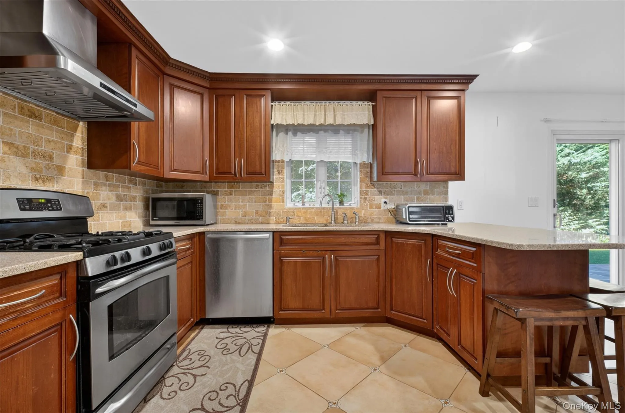 60 Plymouth Road, North Hempstead, NY, 5 Bedrooms Bedrooms, 14 Rooms Rooms,4 BathroomsBathrooms,Residential,For Rent,Plymouth,0,1012053 60 Plymouth Road, North Hempstead, NY, 5 Bedrooms Bedrooms, 14 Rooms Rooms,4 BathroomsBathrooms,Residential,For Rent,Plymouth,0,1012053