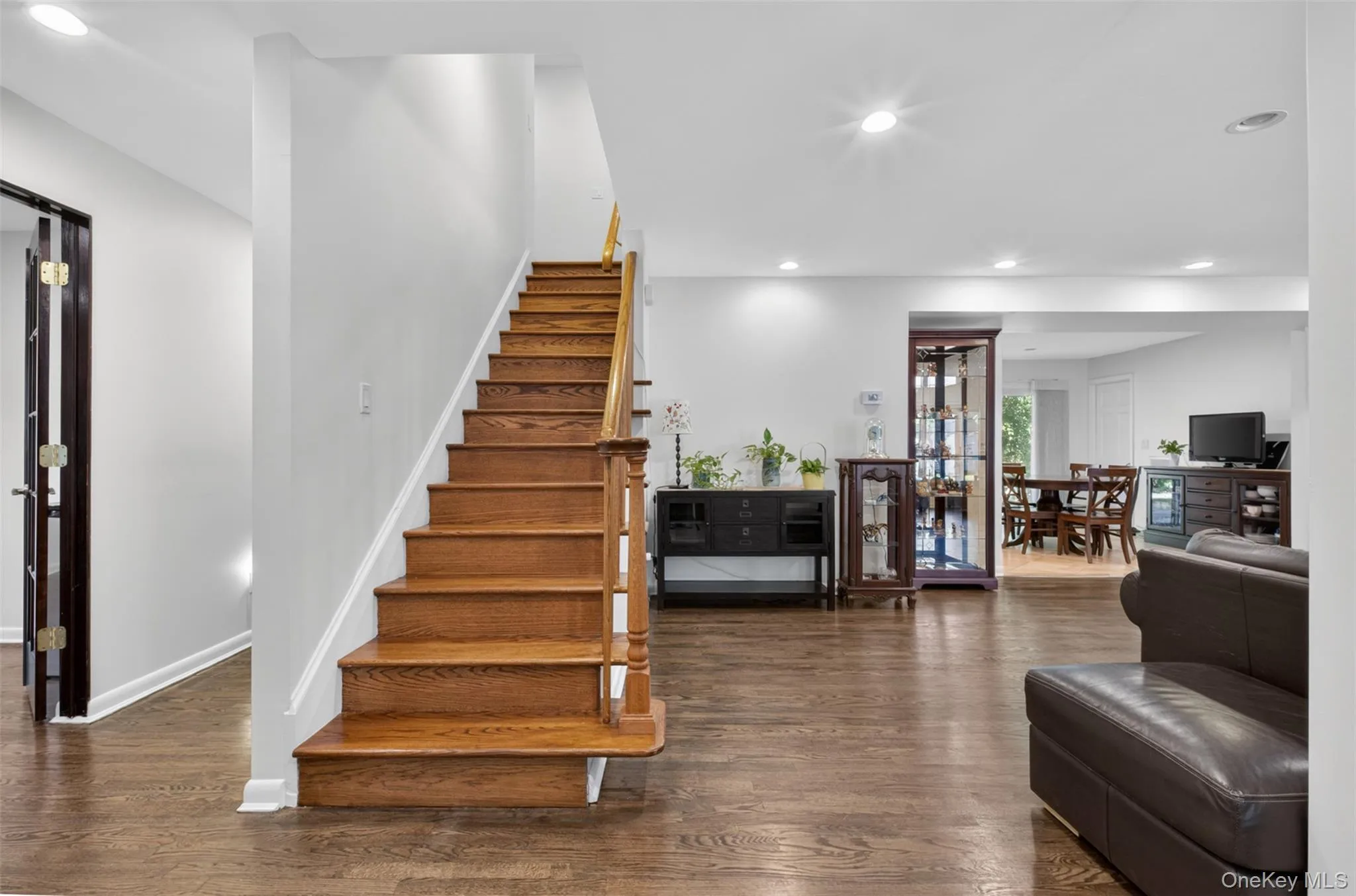60 Plymouth Road, North Hempstead, NY, 5 Bedrooms Bedrooms, 14 Rooms Rooms,4 BathroomsBathrooms,Residential,For Rent,Plymouth,0,1012053 60 Plymouth Road, North Hempstead, NY, 5 Bedrooms Bedrooms, 14 Rooms Rooms,4 BathroomsBathrooms,Residential,For Rent,Plymouth,0,1012053