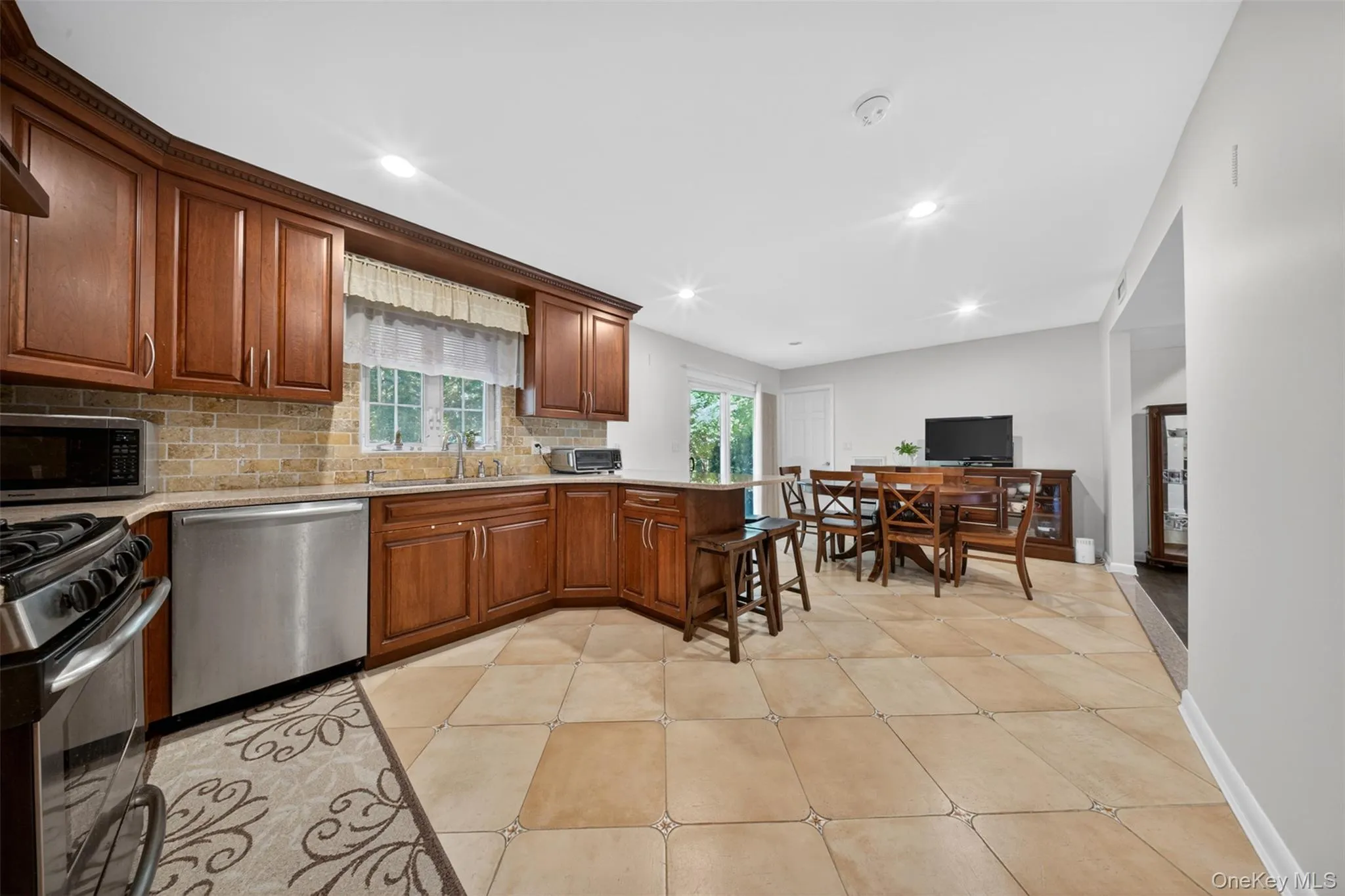 60 Plymouth Road, North Hempstead, NY, 5 Bedrooms Bedrooms, 14 Rooms Rooms,4 BathroomsBathrooms,Residential,For Rent,Plymouth,0,1012053 60 Plymouth Road, North Hempstead, NY, 5 Bedrooms Bedrooms, 14 Rooms Rooms,4 BathroomsBathrooms,Residential,For Rent,Plymouth,0,1012053
