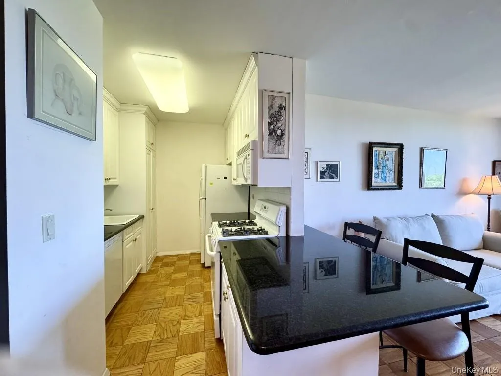 27110 Grand Central Parkway, New York, NY, 1 Bedroom Bedrooms, 3 Rooms Rooms,1 BathroomBathrooms,Residential,For Rent,Grand Central,0,1012057 27110 Grand Central Parkway, New York, NY, 1 Bedroom Bedrooms, 3 Rooms Rooms,1 BathroomBathrooms,Residential,For Rent,Grand Central,0,1012057