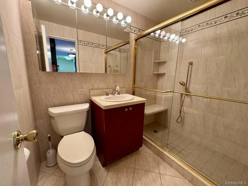 27110 Grand Central Parkway, New York, NY, 1 Bedroom Bedrooms, 3 Rooms Rooms,1 BathroomBathrooms,Residential,For Rent,Grand Central,0,1012057 27110 Grand Central Parkway, New York, NY, 1 Bedroom Bedrooms, 3 Rooms Rooms,1 BathroomBathrooms,Residential,For Rent,Grand Central,0,1012057