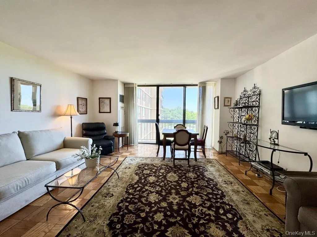 27110 Grand Central Parkway, New York, NY, 1 Bedroom Bedrooms, 3 Rooms Rooms,1 BathroomBathrooms,Residential,For Rent,Grand Central,0,1012057 27110 Grand Central Parkway, New York, NY, 1 Bedroom Bedrooms, 3 Rooms Rooms,1 BathroomBathrooms,Residential,For Rent,Grand Central,0,1012057