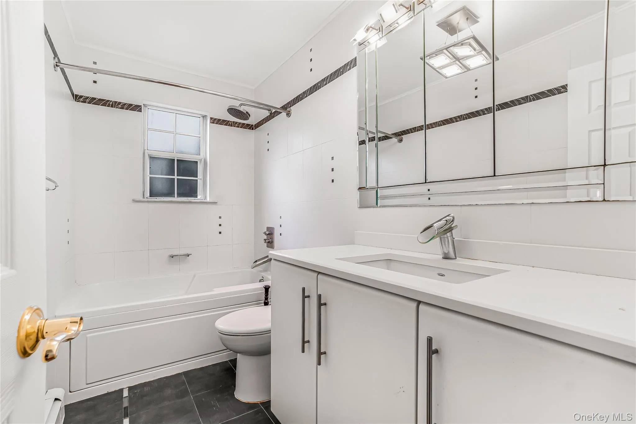 8 8th Street, North Hempstead, NY, 3 Bedrooms Bedrooms, 7 Rooms Rooms,3 BathroomsBathrooms,Residential,For Rent,8th,0,1012060 8 8th Street, North Hempstead, NY, 3 Bedrooms Bedrooms, 7 Rooms Rooms,3 BathroomsBathrooms,Residential,For Rent,8th,0,1012060