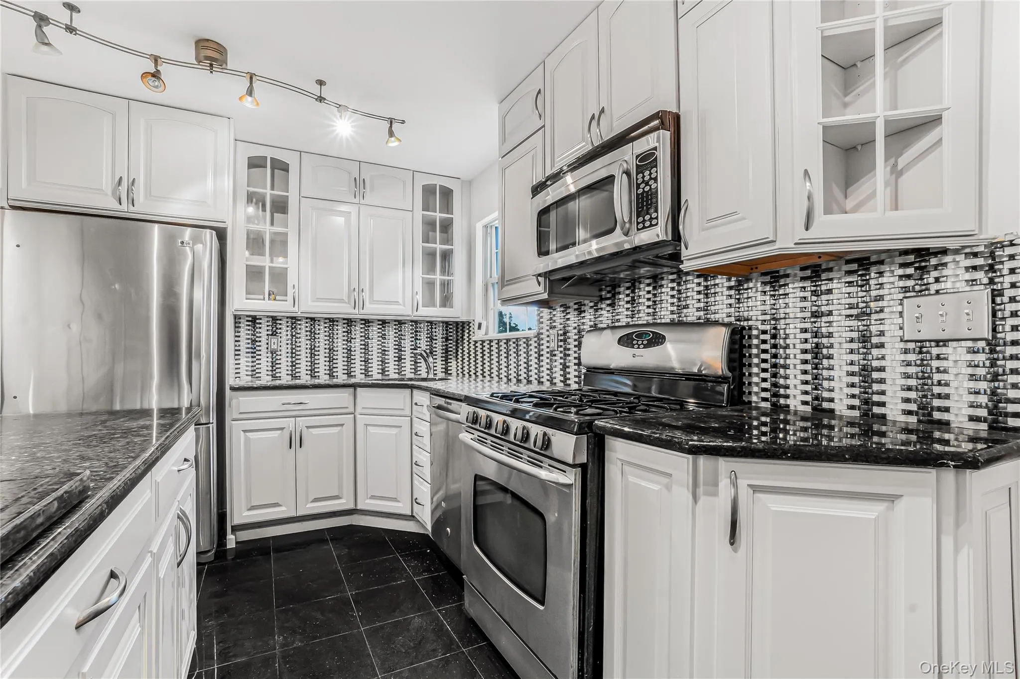 8 8th Street, North Hempstead, NY, 3 Bedrooms Bedrooms, 7 Rooms Rooms,3 BathroomsBathrooms,Residential,For Rent,8th,0,1012060 8 8th Street, North Hempstead, NY, 3 Bedrooms Bedrooms, 7 Rooms Rooms,3 BathroomsBathrooms,Residential,For Rent,8th,0,1012060