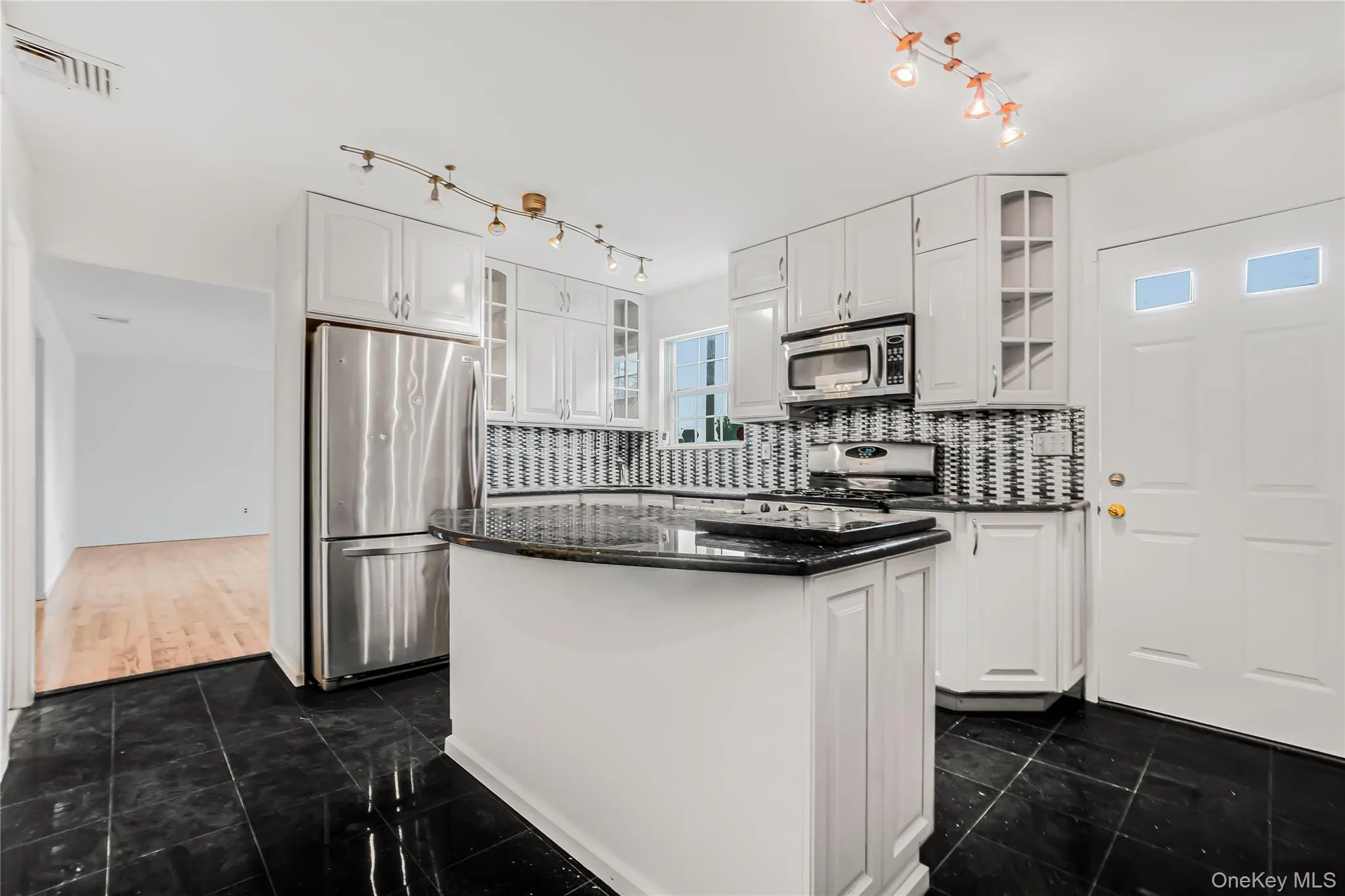 8 8th Street, North Hempstead, NY, 3 Bedrooms Bedrooms, 7 Rooms Rooms,3 BathroomsBathrooms,Residential,For Rent,8th,0,1012060 8 8th Street, North Hempstead, NY, 3 Bedrooms Bedrooms, 7 Rooms Rooms,3 BathroomsBathrooms,Residential,For Rent,8th,0,1012060