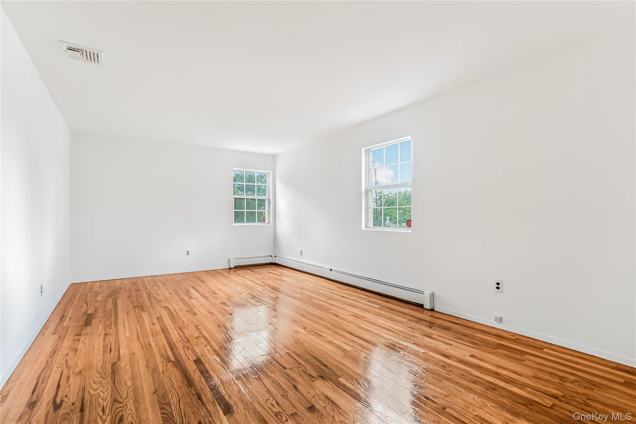 8 8th Street, North Hempstead, NY, 3 Bedrooms Bedrooms, 7 Rooms Rooms,3 BathroomsBathrooms,Residential,For Rent,8th,0,1012060 8 8th Street, North Hempstead, NY, 3 Bedrooms Bedrooms, 7 Rooms Rooms,3 BathroomsBathrooms,Residential,For Rent,8th,0,1012060