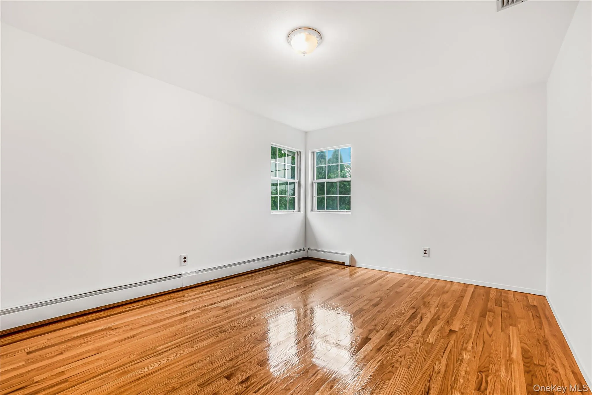 8 8th Street, North Hempstead, NY, 3 Bedrooms Bedrooms, 7 Rooms Rooms,3 BathroomsBathrooms,Residential,For Rent,8th,0,1012060 8 8th Street, North Hempstead, NY, 3 Bedrooms Bedrooms, 7 Rooms Rooms,3 BathroomsBathrooms,Residential,For Rent,8th,0,1012060